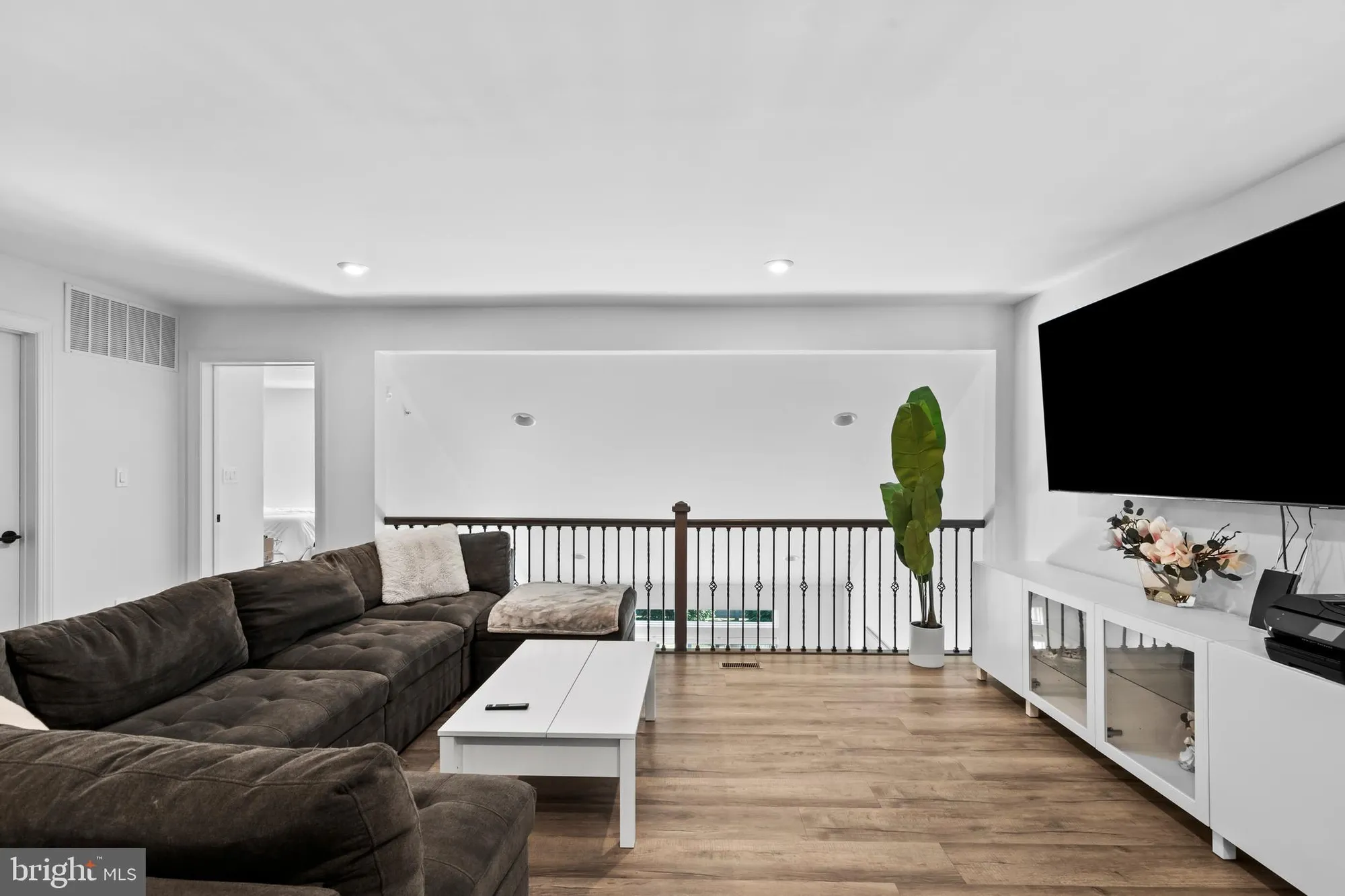 Property Slideshow image 24 of 38 | 905 holden ct, Warminster, PA, 18974