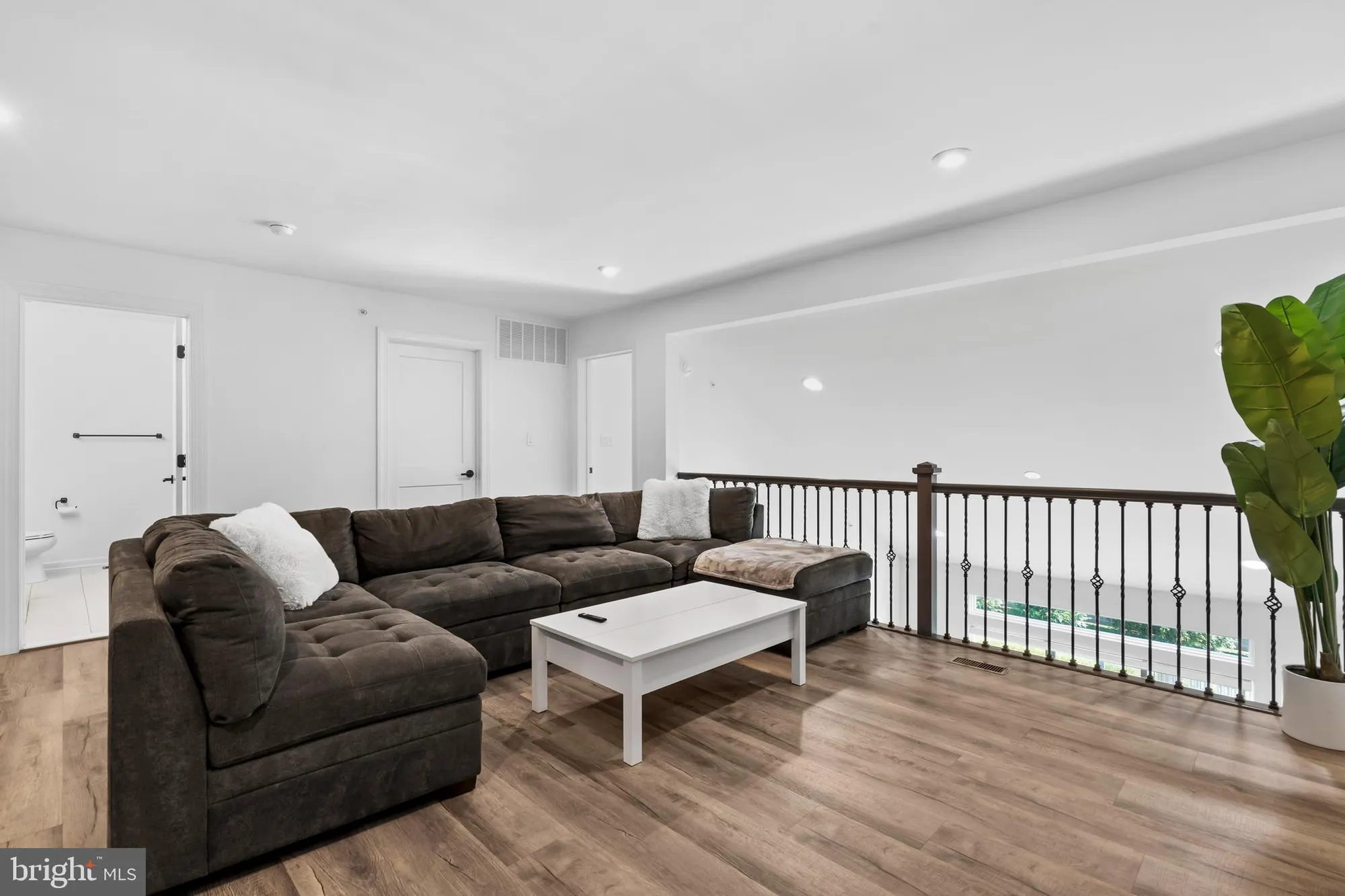 Property Slideshow image 36 of 38 | 905 holden ct, Warminster, PA, 18974