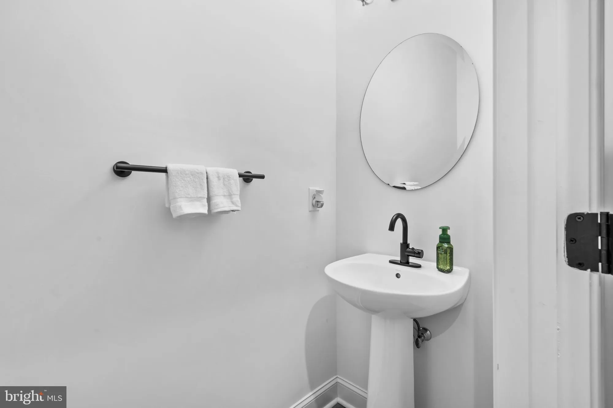 Property Slideshow image 35 of 38 | 905 holden ct, Warminster, PA, 18974