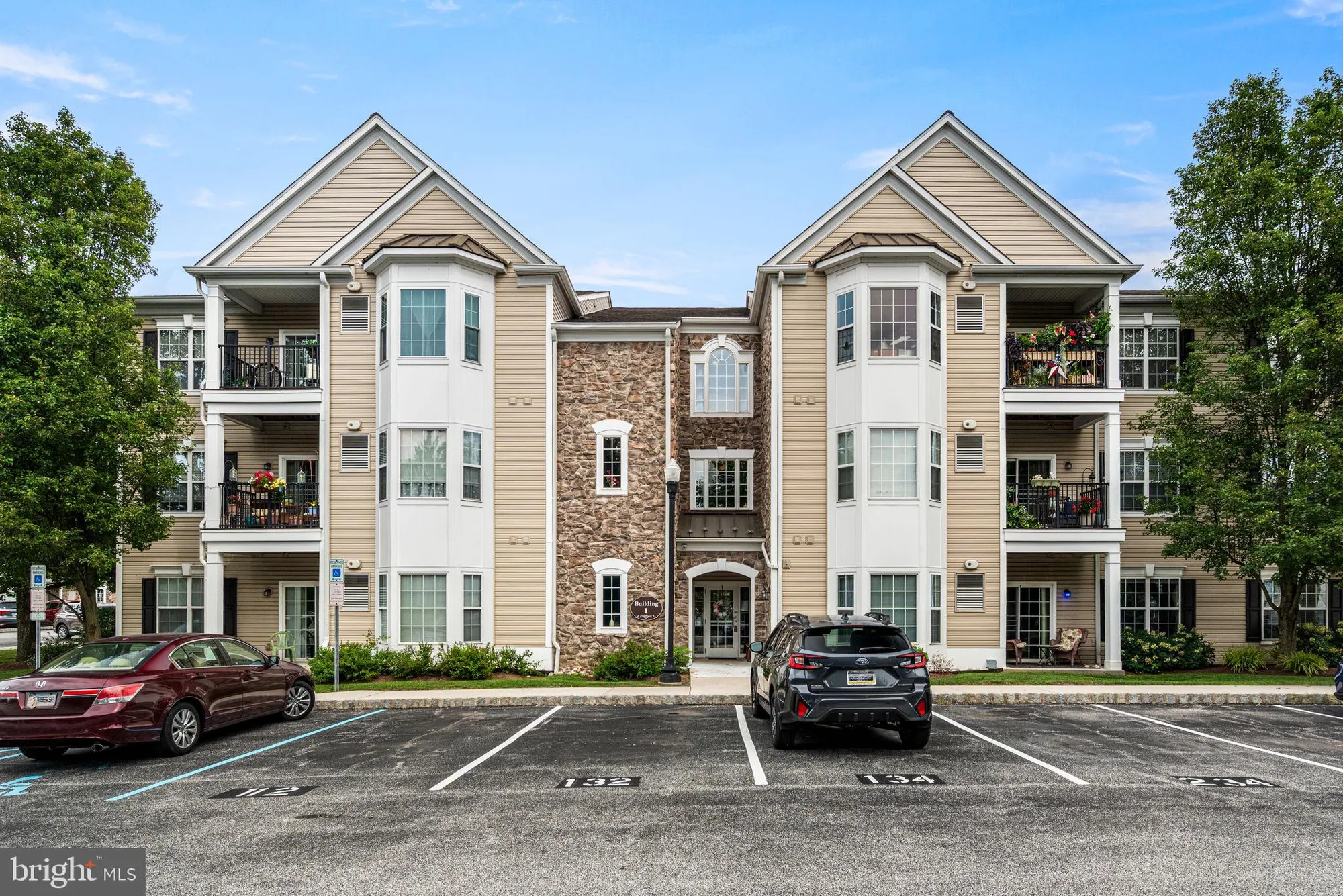 Property Slideshow image 1 of 26 | 113 creekside dr # 3, Brookhaven, PA, 19015