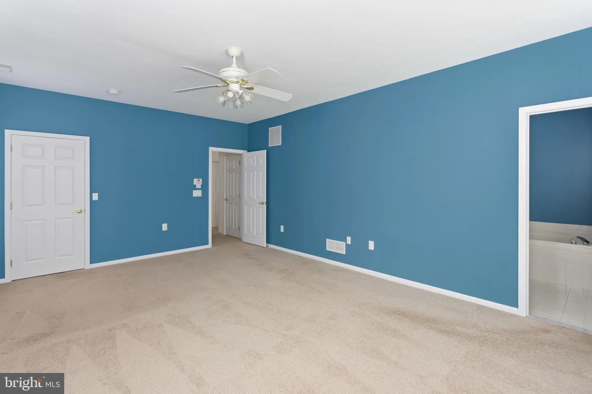 Property Slideshow image 13 of 32 | 37 huntington dr, Southampton, NJ, 08088