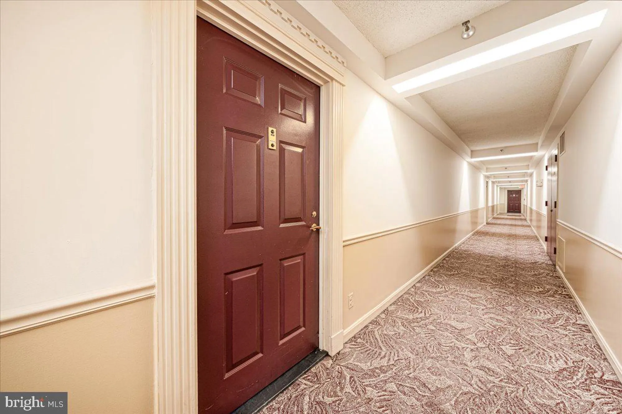 Property Slideshow image 9 of 50 | 15101 interlachen dr 1-807, Silver Spring, MD, 20906