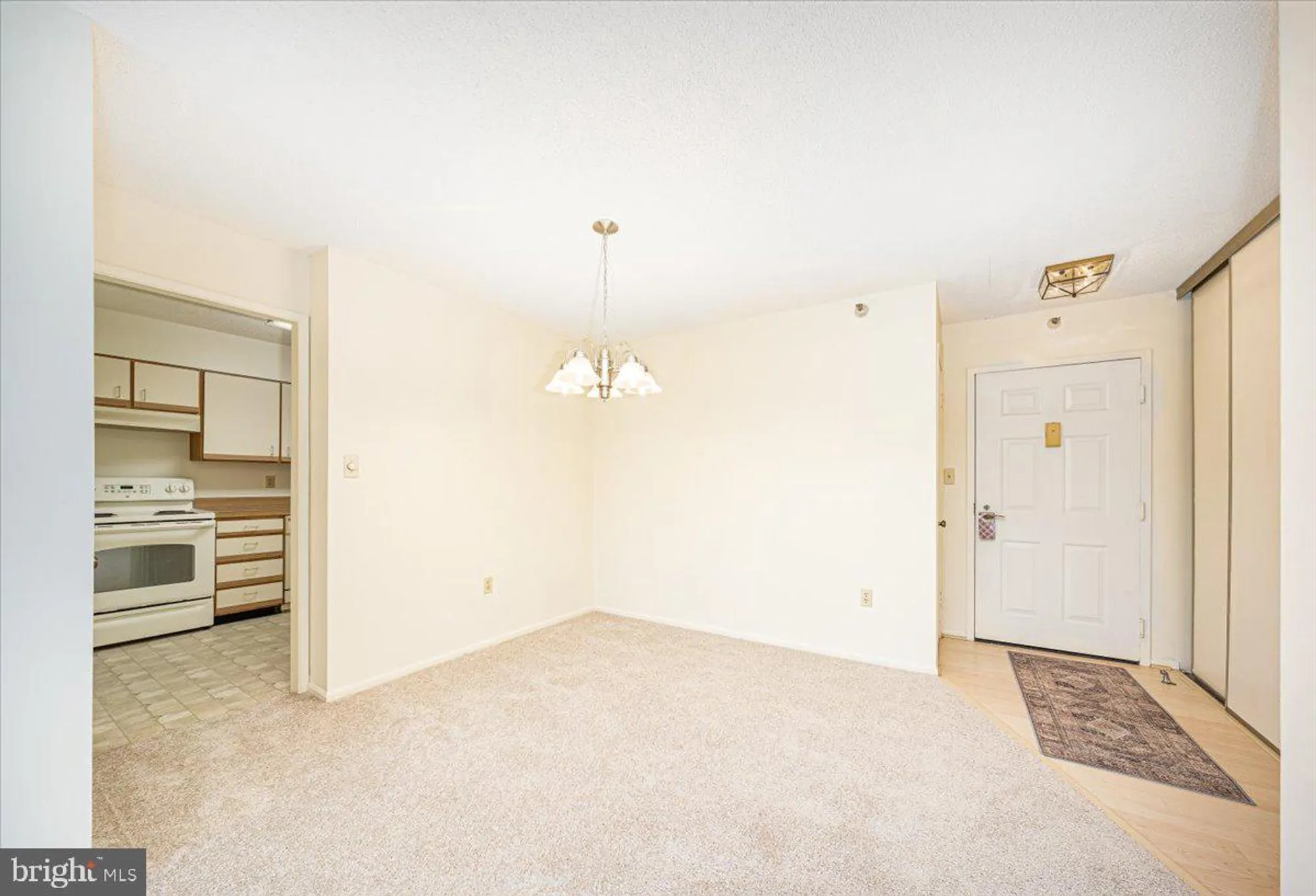 Property Slideshow image 14 of 50 | 15101 interlachen dr 1-807, Silver Spring, MD, 20906