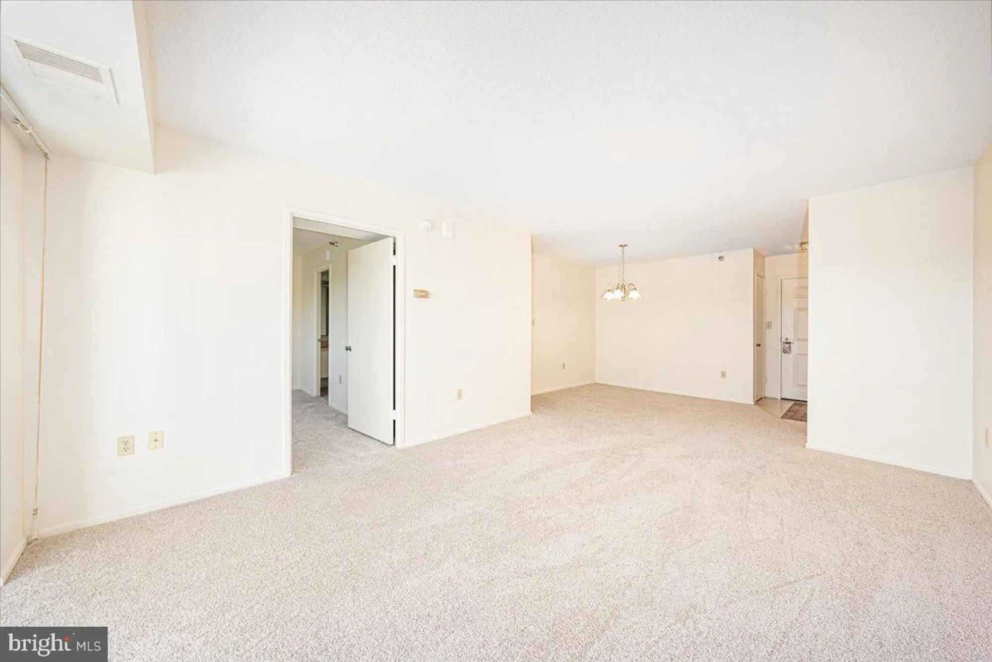 Property Slideshow image 20 of 50 | 15101 interlachen dr 1-807, Silver Spring, MD, 20906