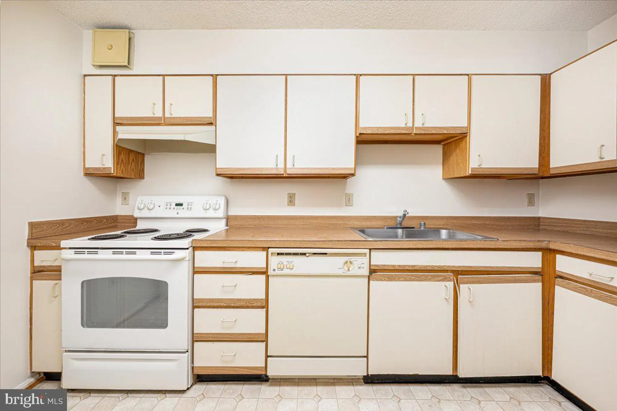 Property Slideshow image 23 of 50 | 15101 interlachen dr 1-807, Silver Spring, MD, 20906