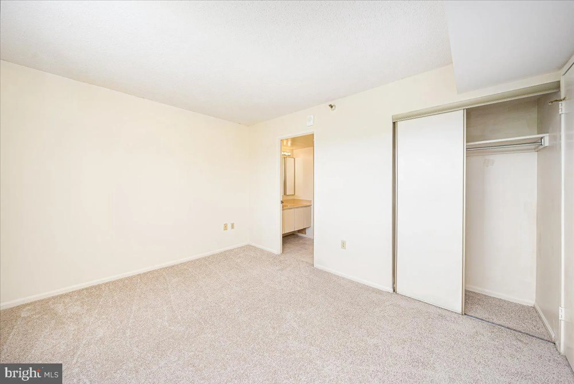 Property Slideshow image 29 of 50 | 15101 interlachen dr 1-807, Silver Spring, MD, 20906