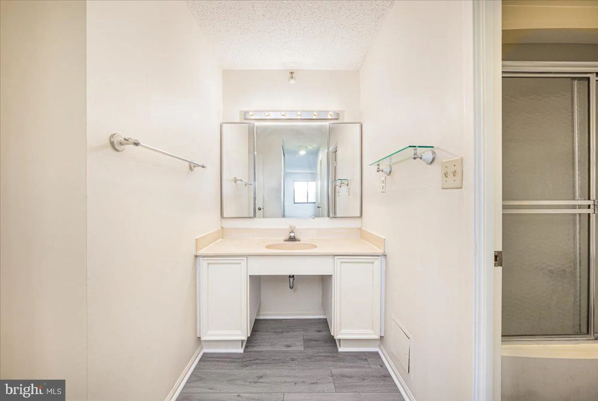 Property Slideshow image 33 of 50 | 15101 interlachen dr 1-807, Silver Spring, MD, 20906