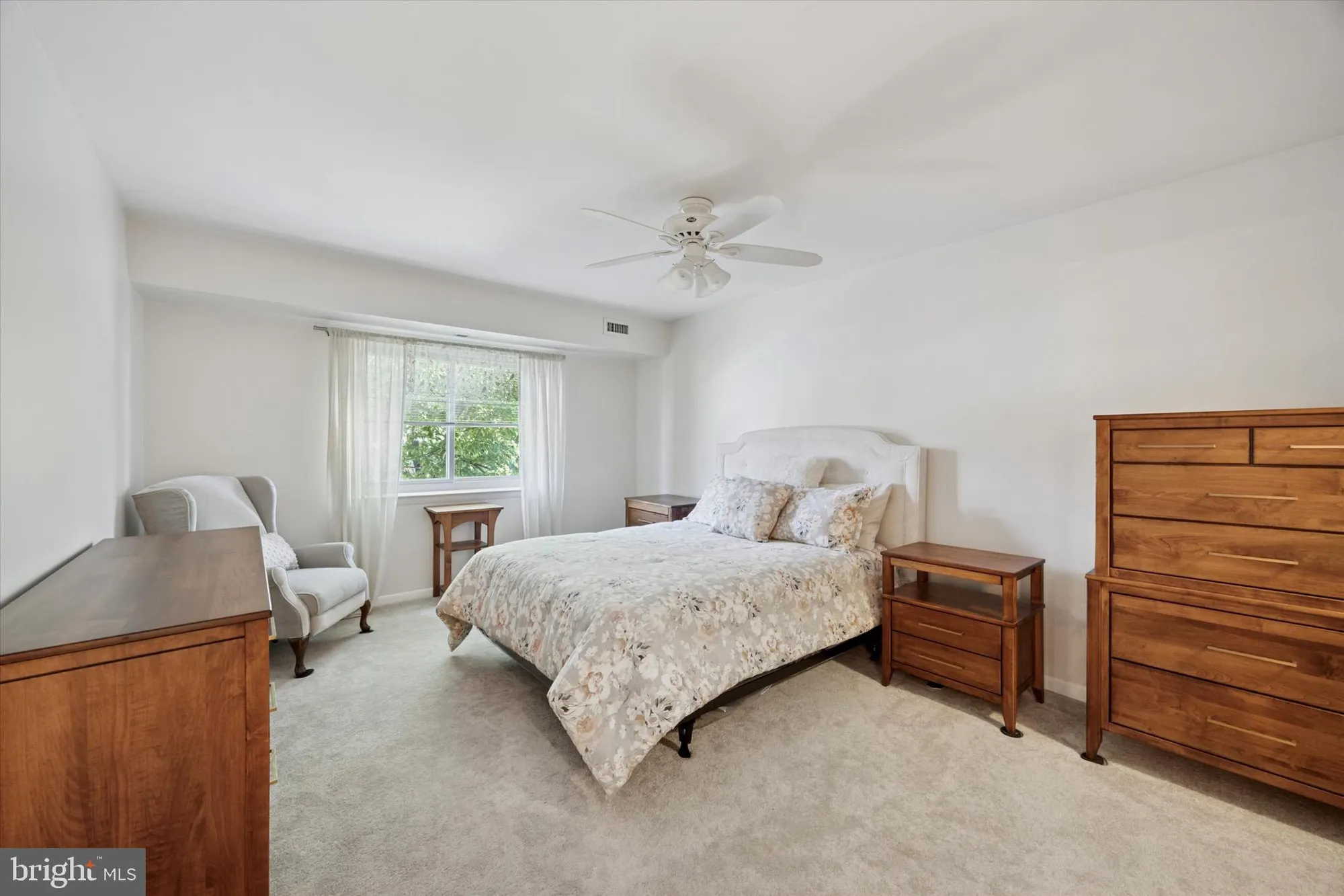 Property Slideshow image 8 of 16 | 47201 delaire landing rd 201, Philadelphia, PA, 19114