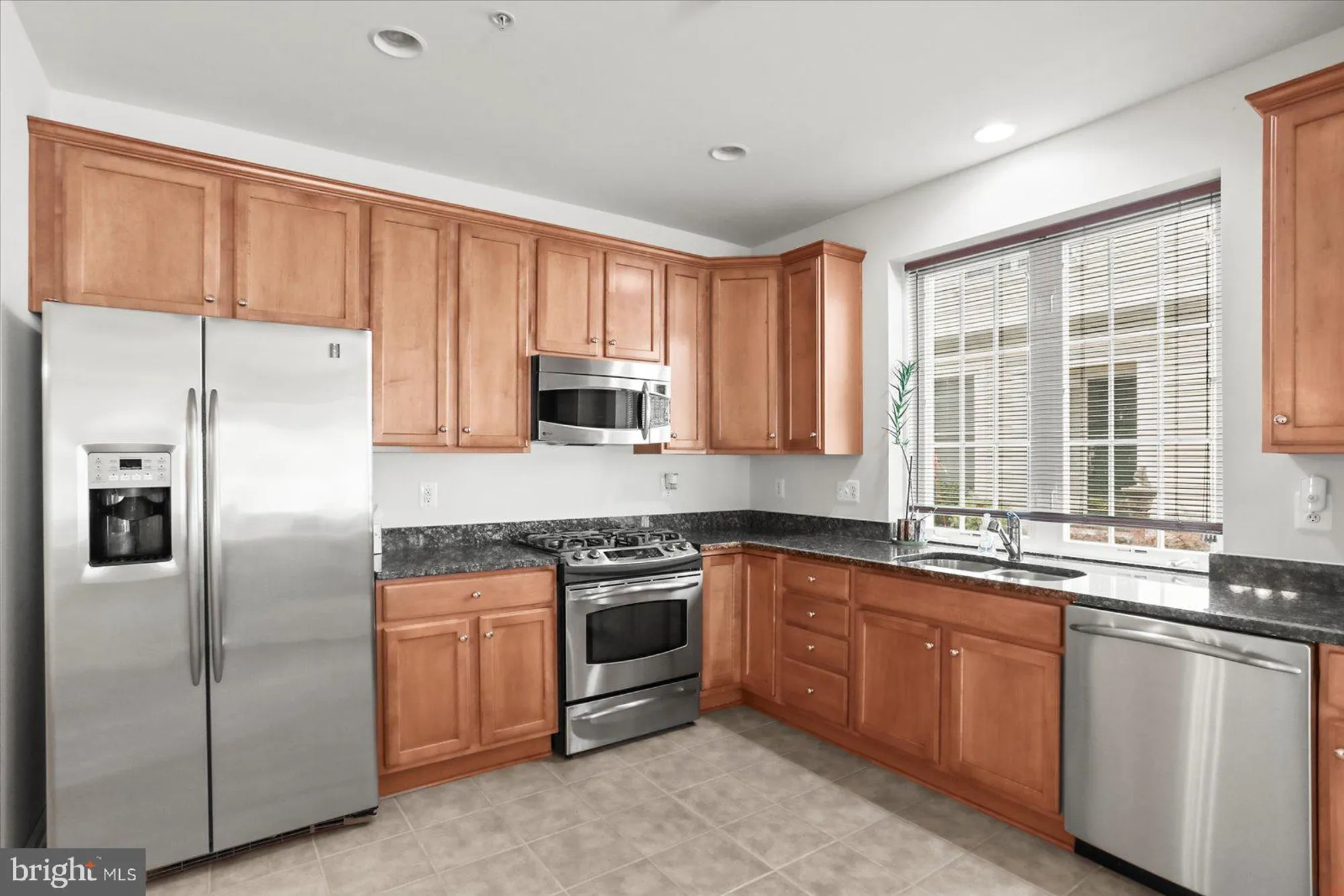 Property Slideshow image 13 of 54 | 405 clubside dr # 303, Taneytown, MD, 21787
