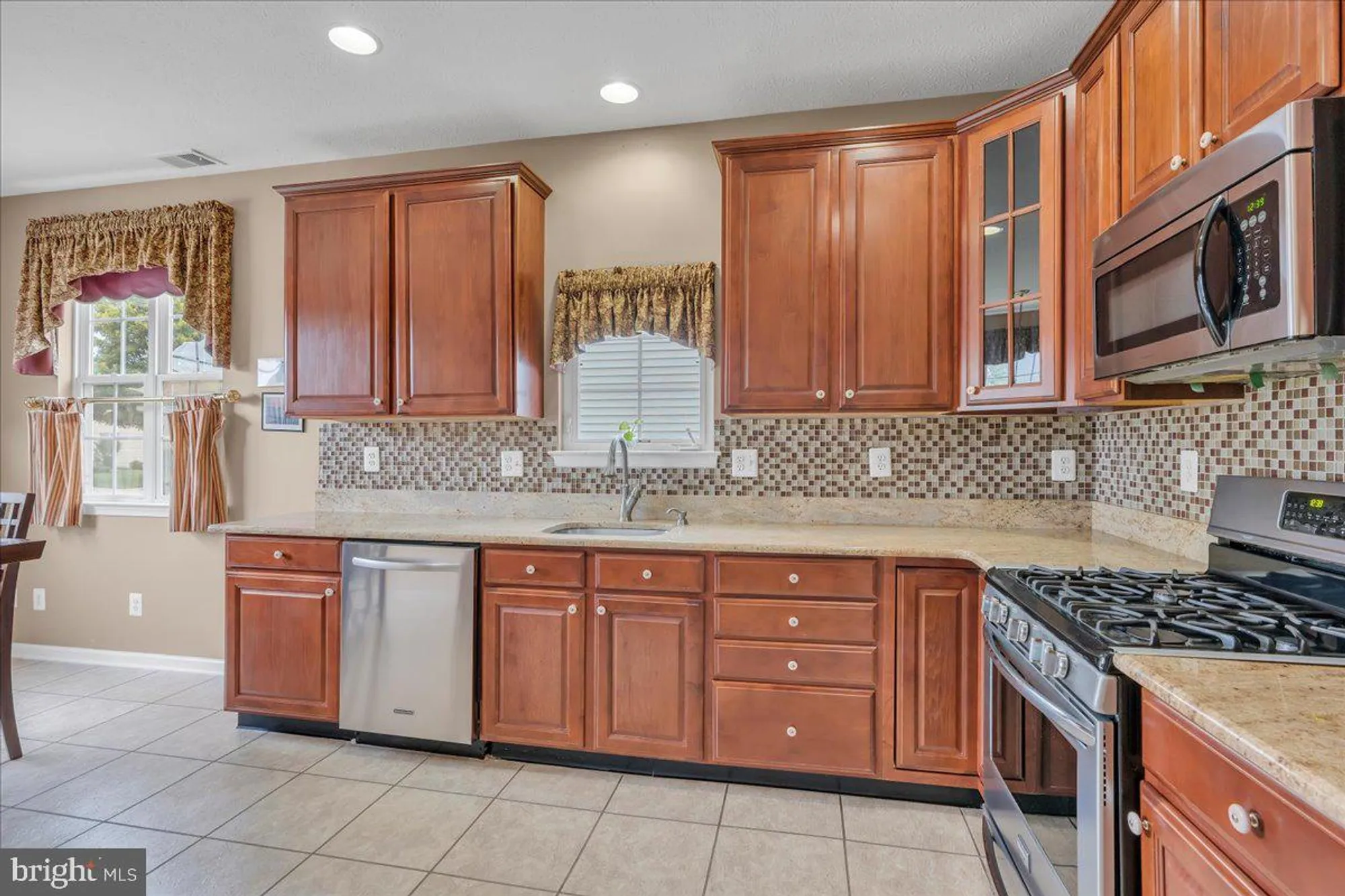 Property Slideshow image 8 of 25 | 13 pleasant valley dr, Sewell, NJ, 08080