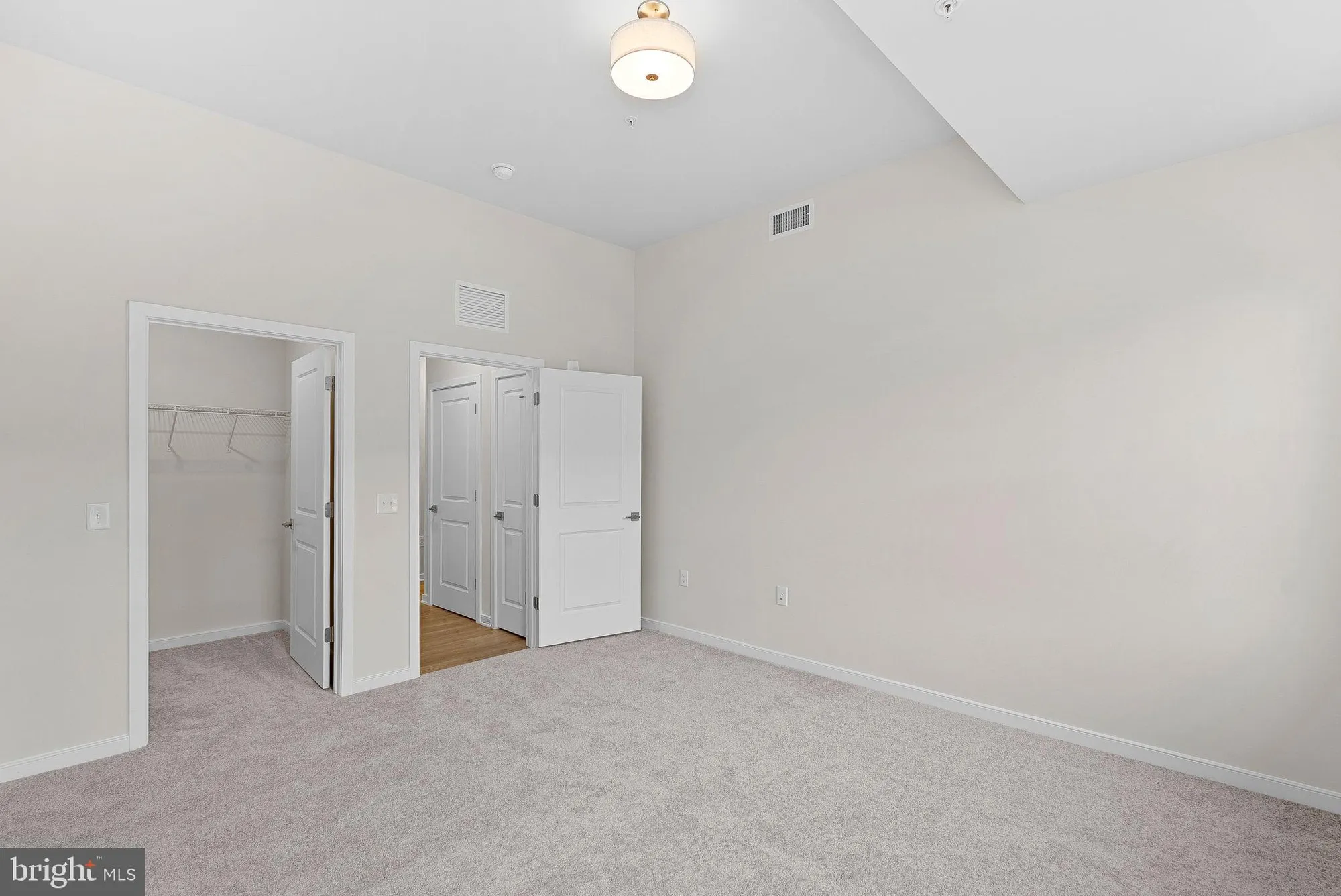 Property Slideshow image 25 of 34 | 700 mount airy ter ne unit 403, Leesburg, VA, 20176