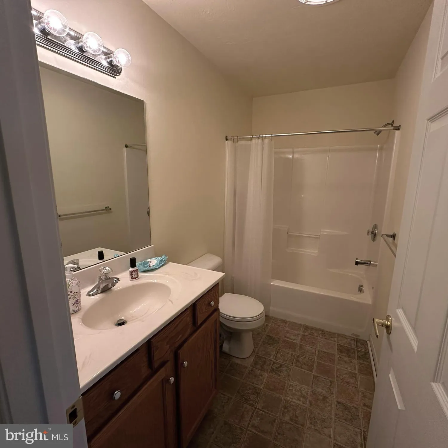 Property Slideshow image 23 of 34 | 84 lantern ln, Shippensburg, PA, 17257