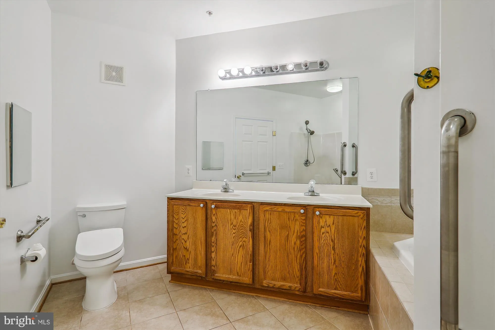 Property Slideshow image 26 of 54 | 13851 belle chasse blvd unit 213, Laurel, MD, 20707