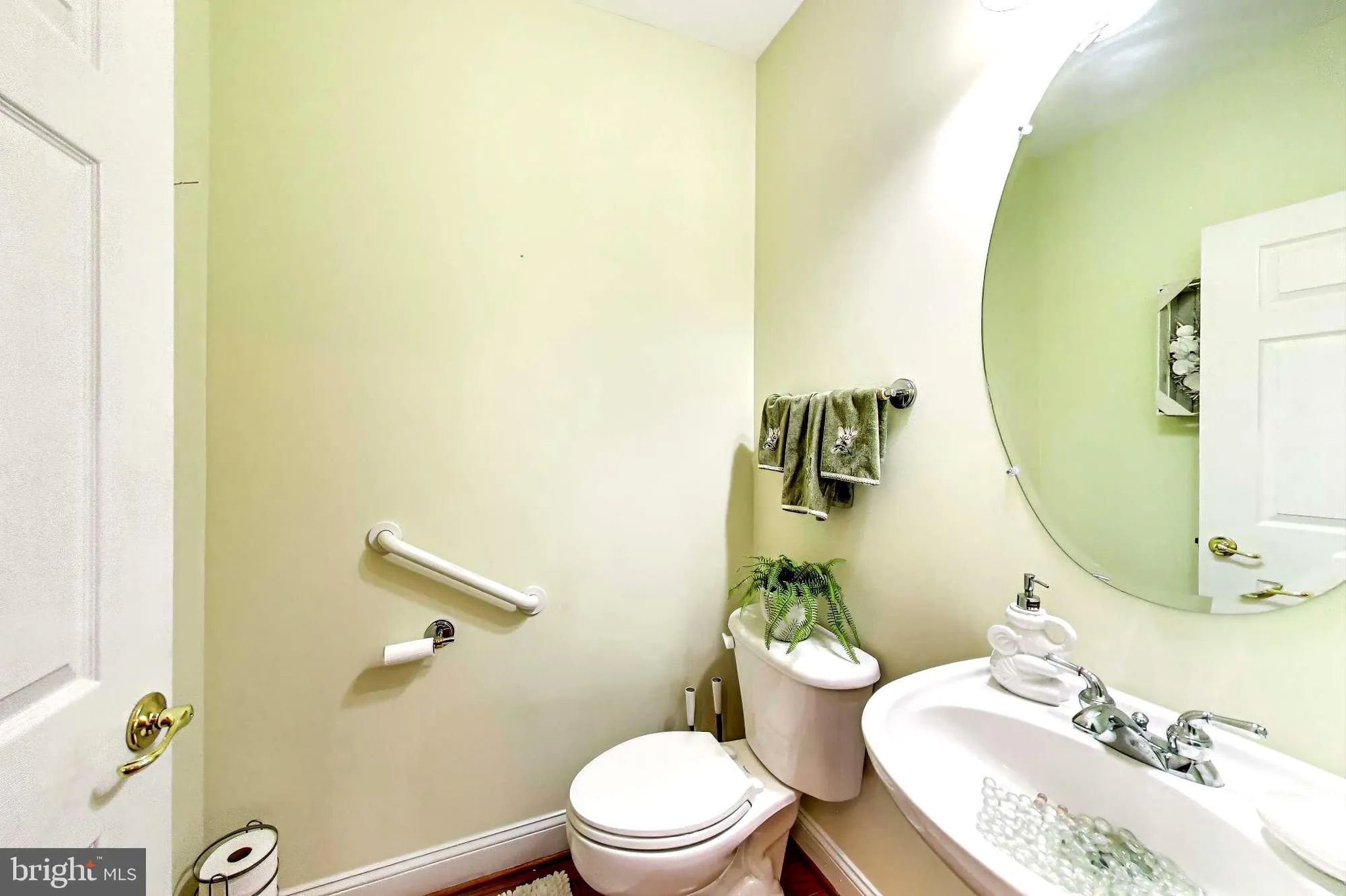 Property Slideshow image 27 of 57 | 7107 piney woods pl, Laurel, MD, 20707