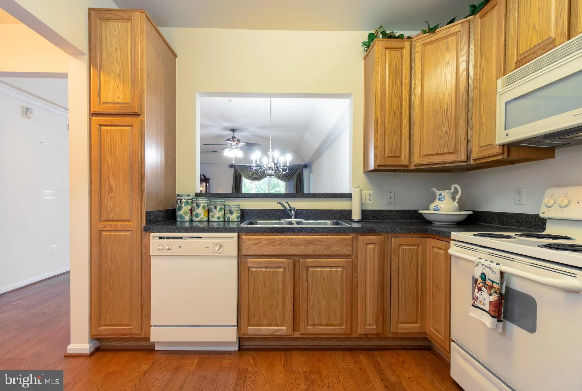 Property Slideshow image 5 of 37 | 8621 fluttering leaf trl 305, Odenton, MD, 21113