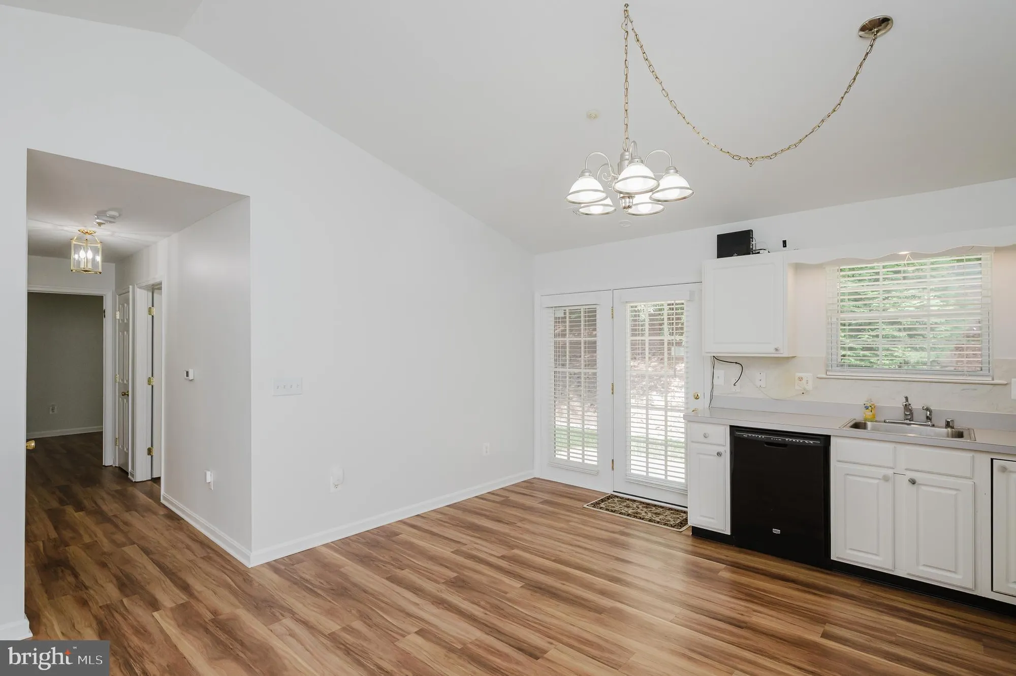 Property Slideshow image 13 of 33 | 2016 rudy serra dr c, Sykesville, MD, 21784