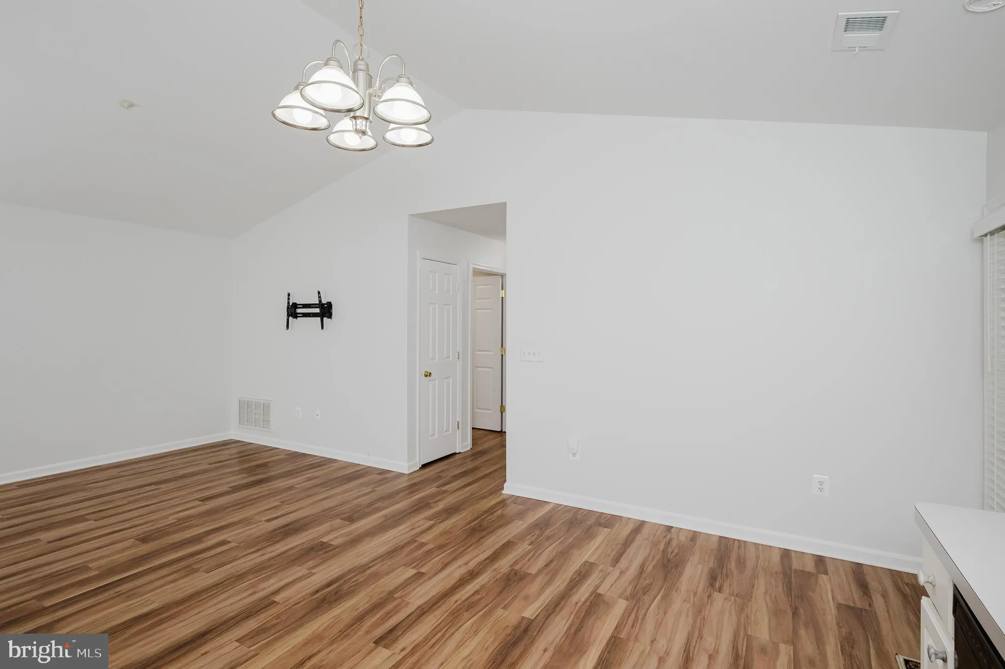 Property Slideshow image 14 of 33 | 2016 rudy serra dr c, Sykesville, MD, 21784