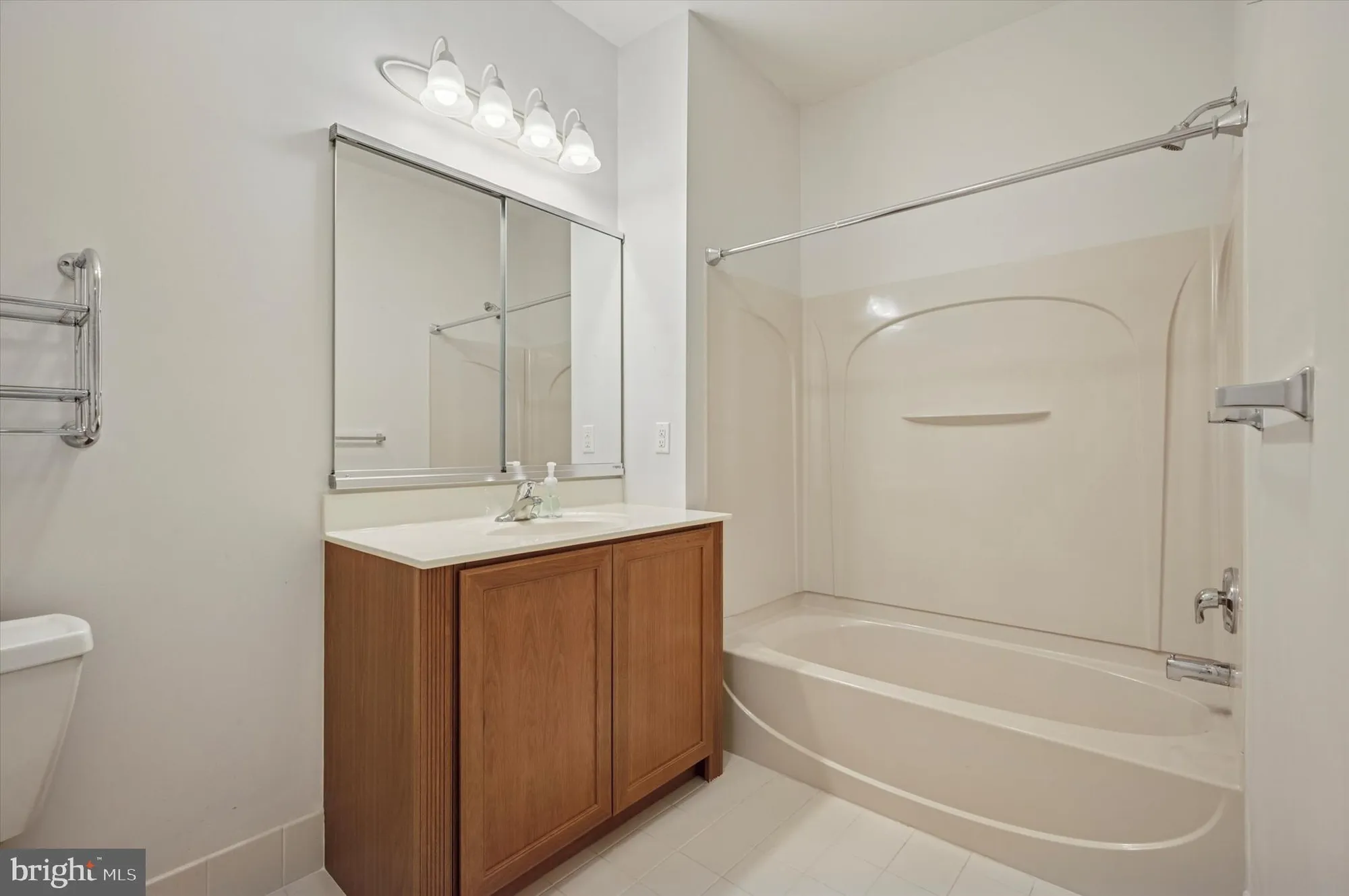 Property Slideshow image 13 of 24 | 4105 meridian blvd # 4105, Warrington, PA, 18976