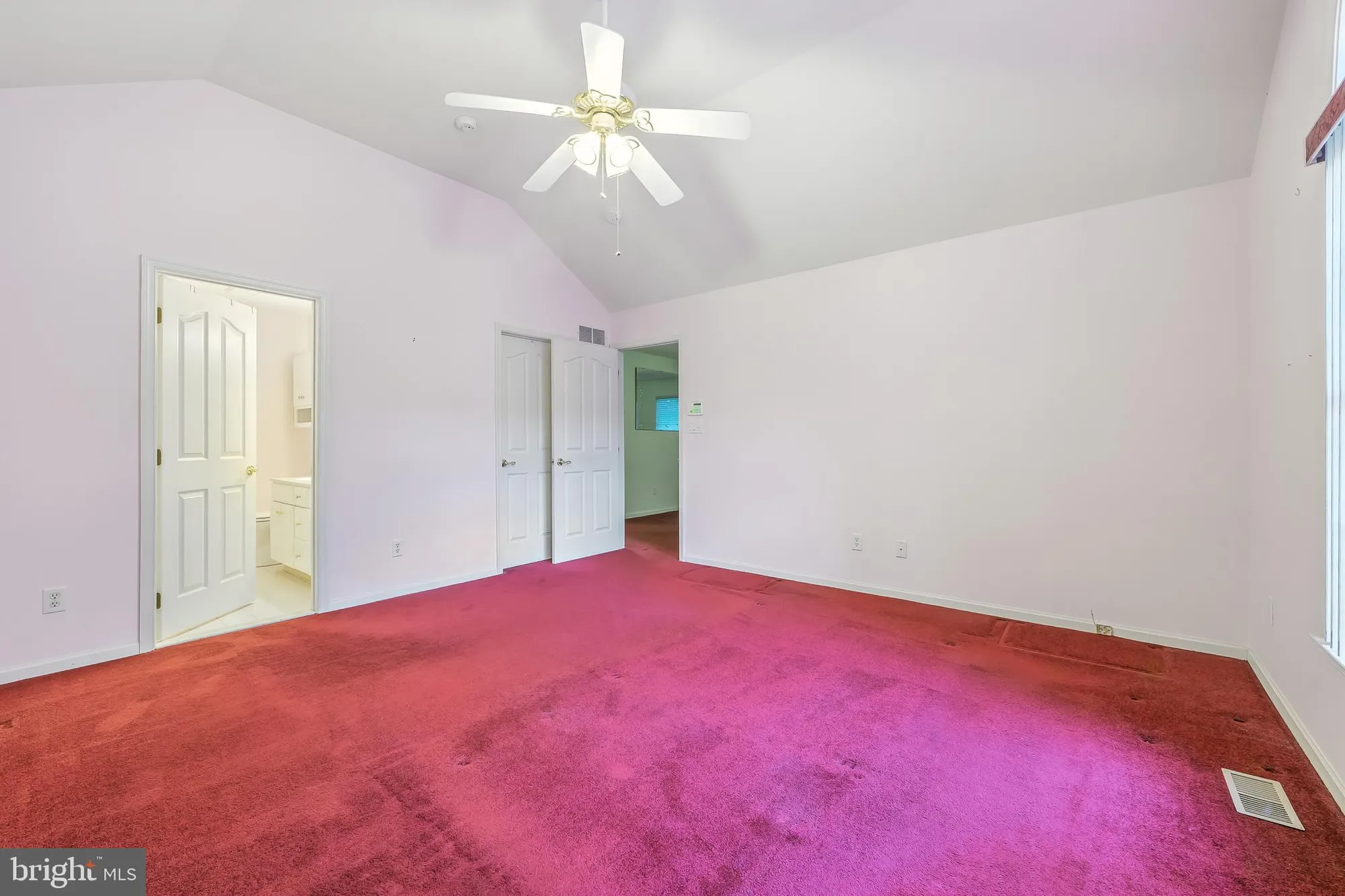 Property Slideshow image 17 of 30 | 133 lynthwaite farm ln, Wilmington, DE, 19803