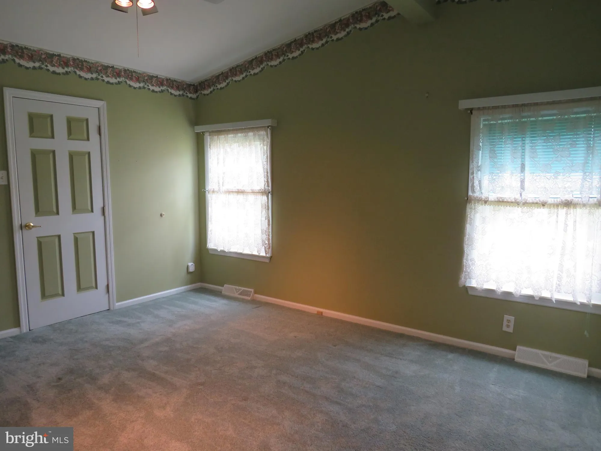 Property Slideshow image 24 of 40 | 377 spring meadow cir, New Hope, PA, 18938