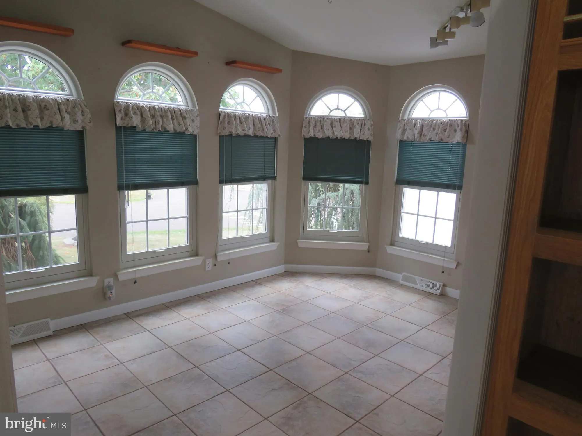 Property Slideshow image 18 of 40 | 377 spring meadow cir, New Hope, PA, 18938