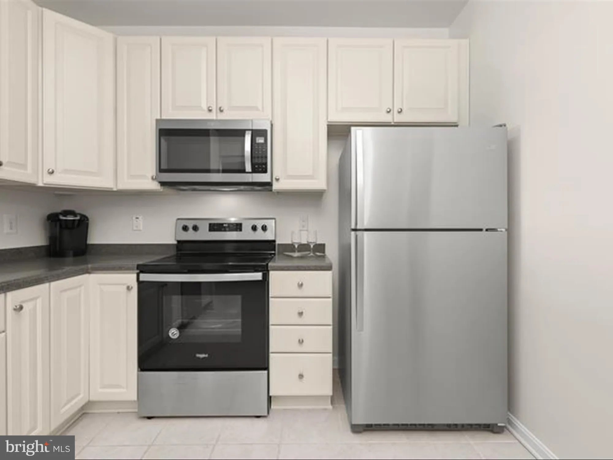 Property Slideshow image 6 of 40 | 7325 brookview rd 305, Elkridge, MD, 21075