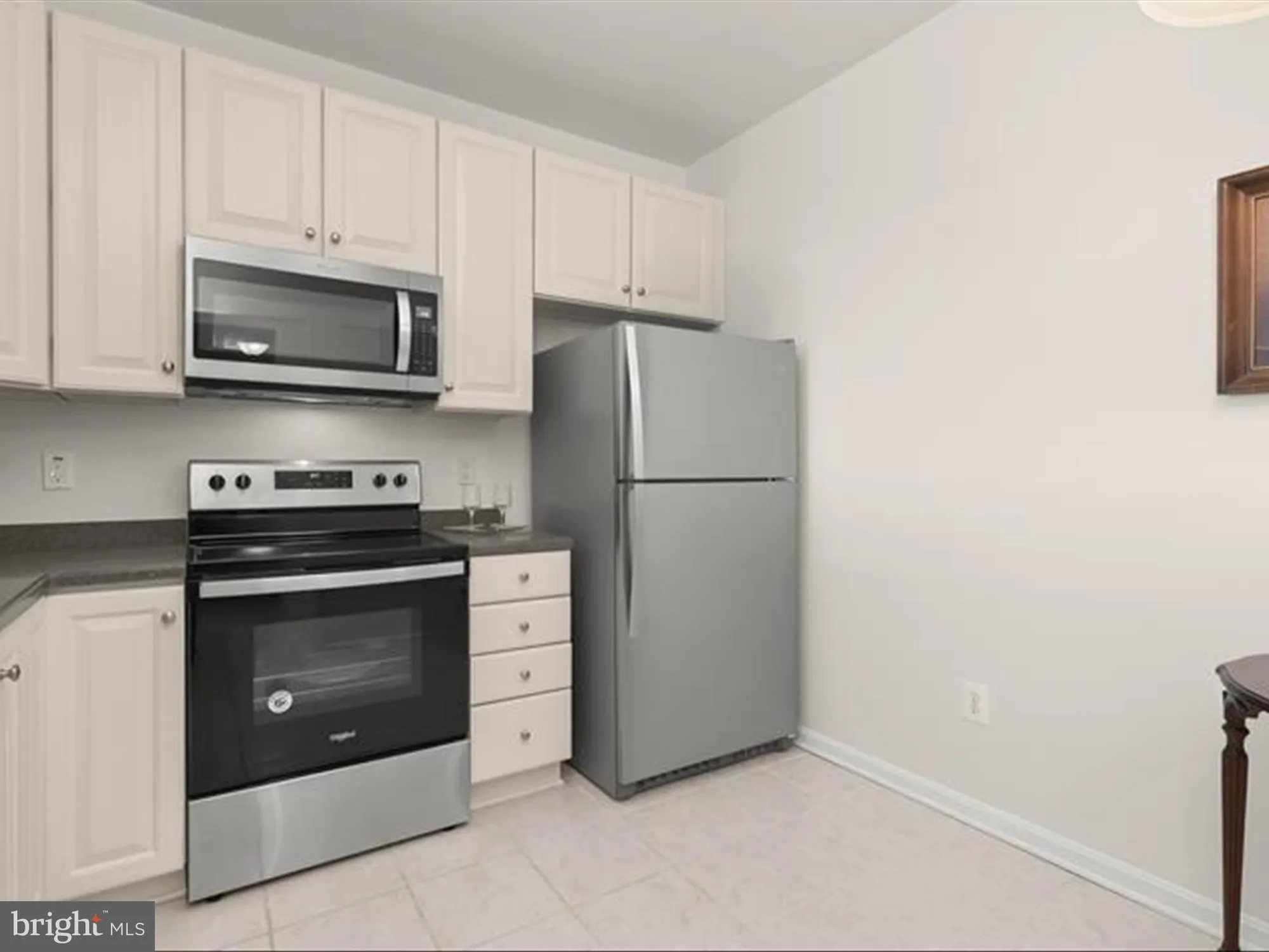 Property Slideshow image 7 of 40 | 7325 brookview rd 305, Elkridge, MD, 21075