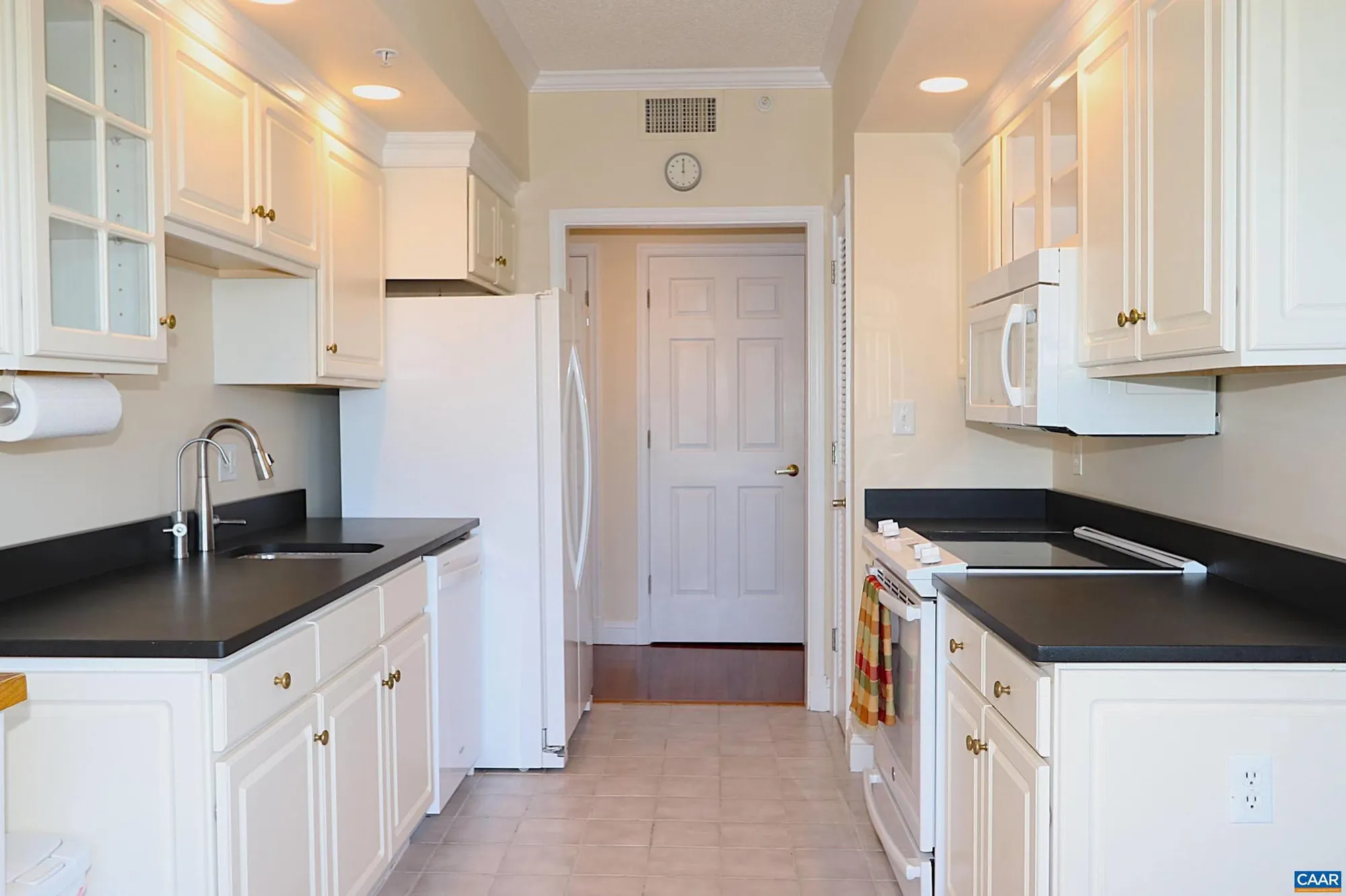 Property Slideshow image 14 of 38 | 500 crestwood dr 2306, Charlottesville, VA, 22903