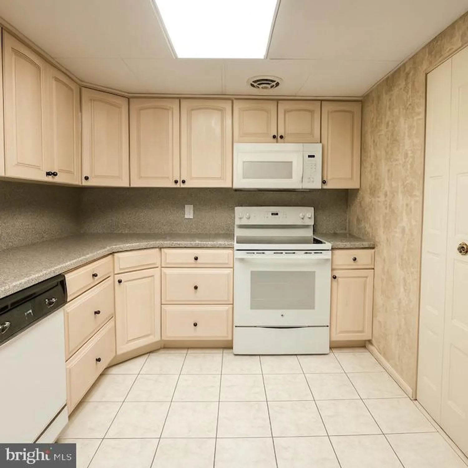 Property Slideshow image 5 of 8 | 3204 delaire landing rd # 00 # 3204, Philadelphia, PA, 19114