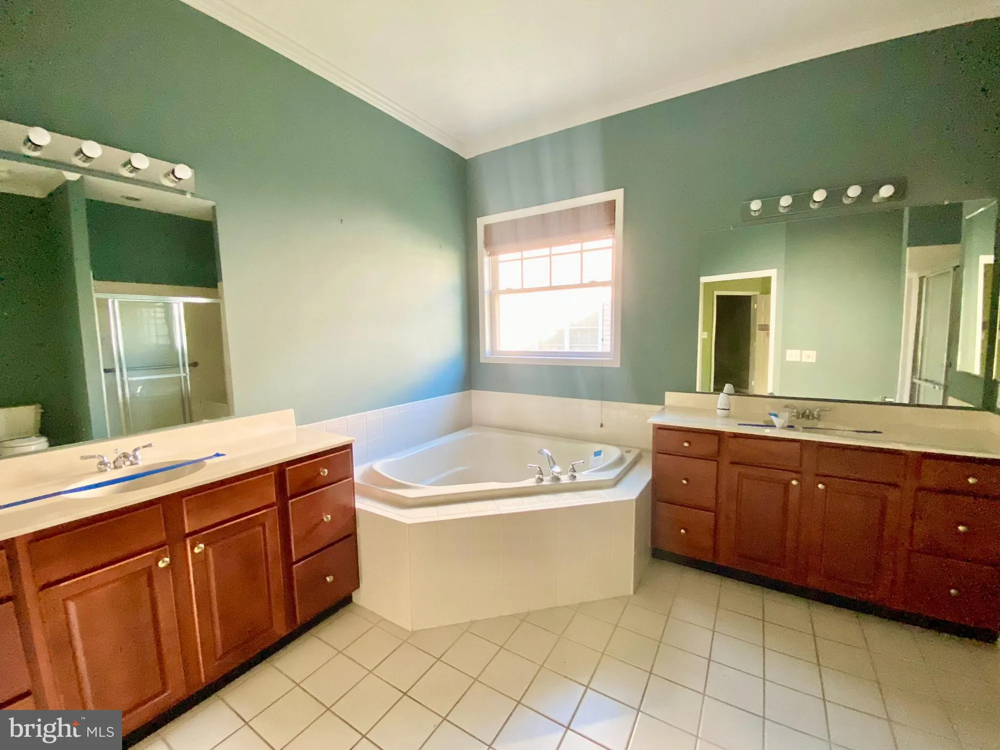 Property Slideshow image 12 of 19 | 86 labaw dr, Cranbury, NJ, 08512