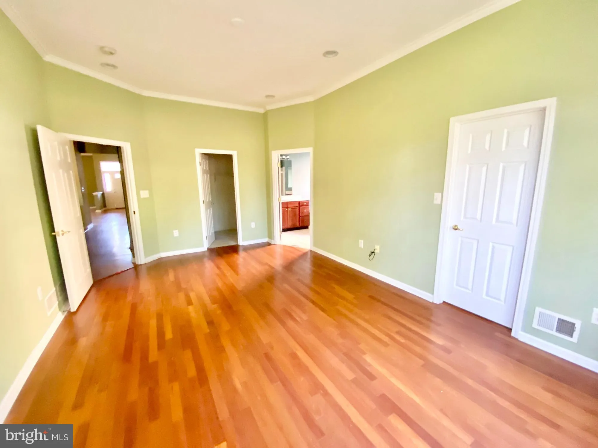 Property Slideshow image 11 of 19 | 86 labaw dr, Cranbury, NJ, 08512