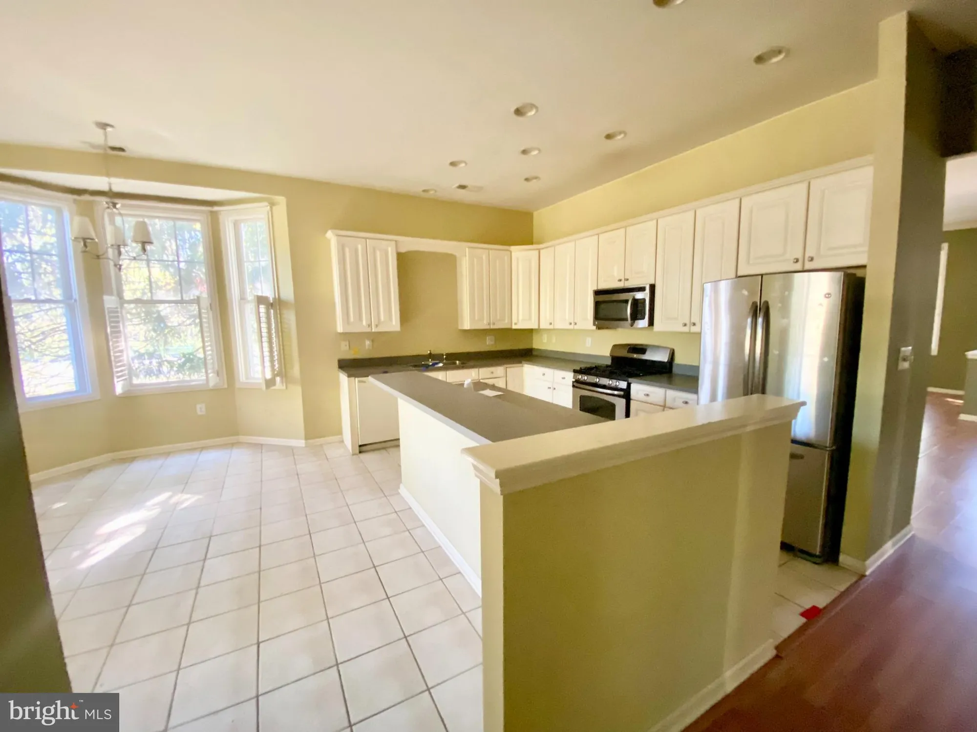 Property Slideshow image 6 of 19 | 86 labaw dr, Cranbury, NJ, 08512