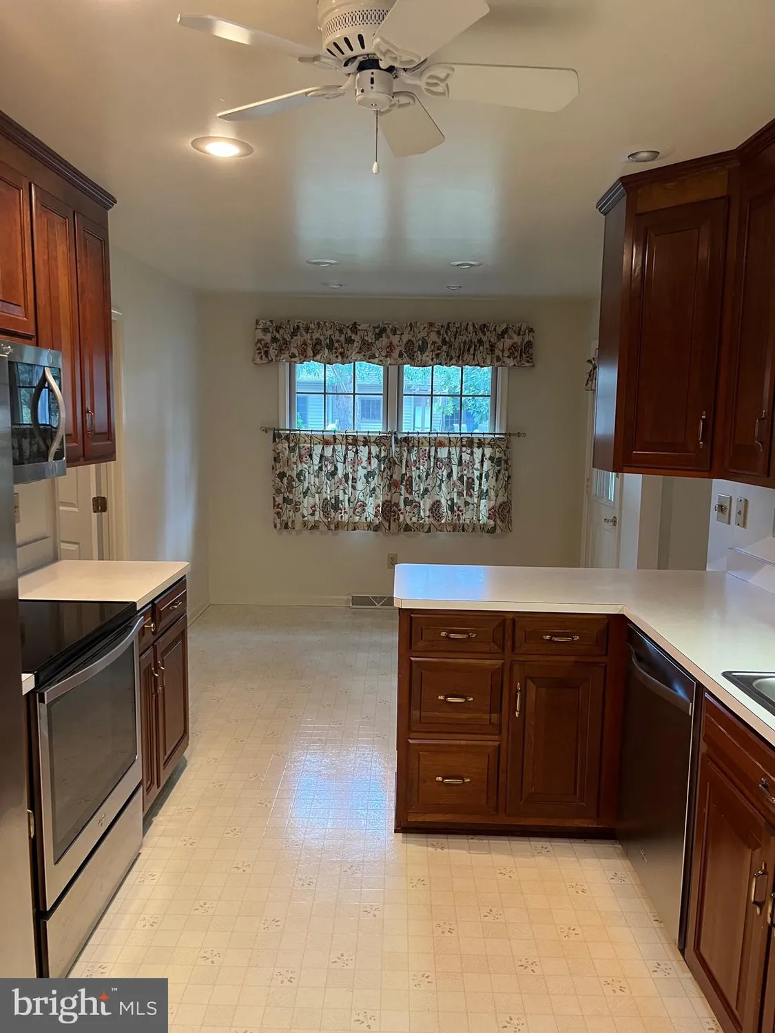 Property Slideshow image 6 of 31 | 7010 fairway oaks, Fayetteville, PA, 17222