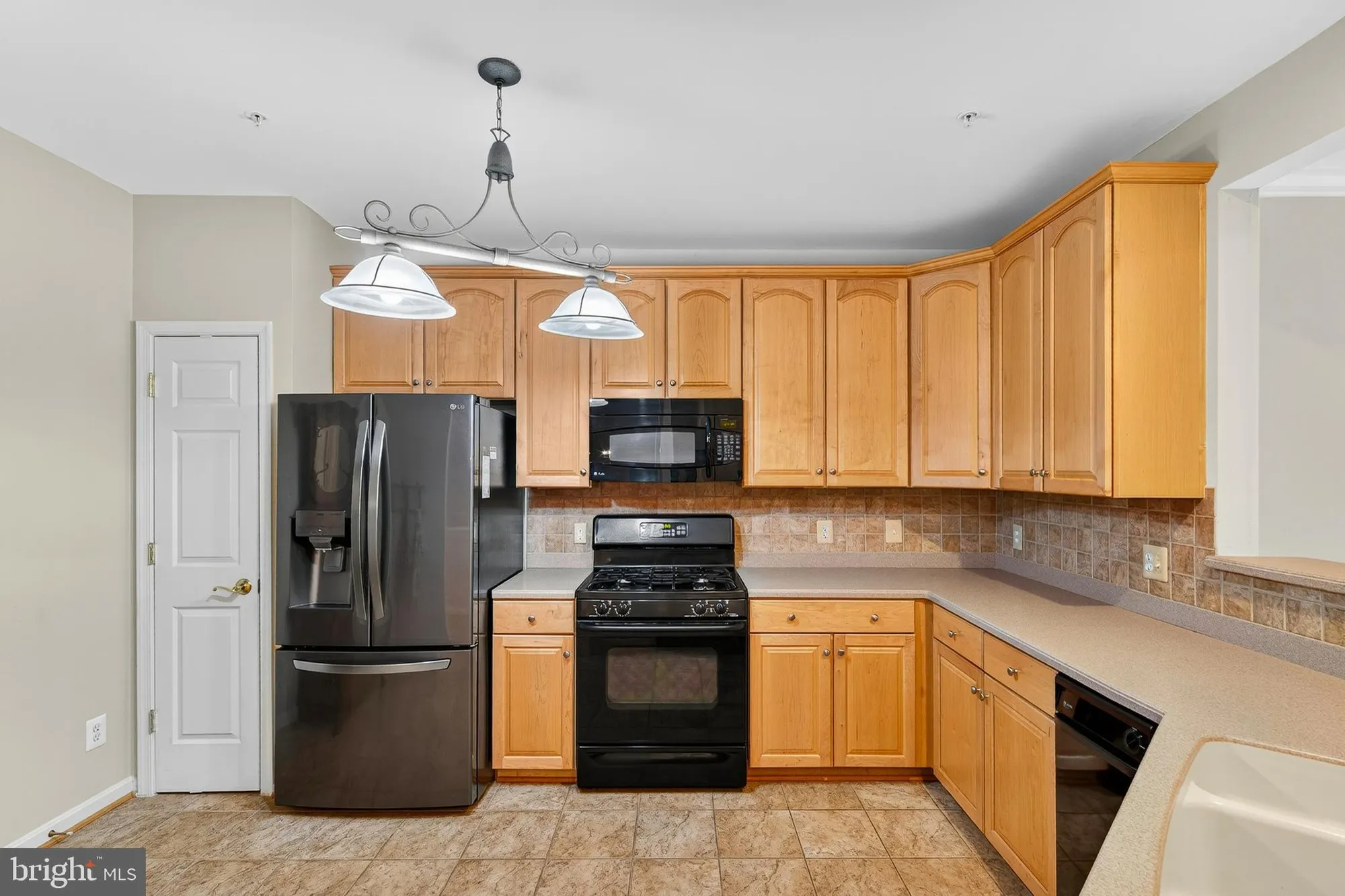 Property Slideshow image 5 of 41 | 20745 royal palace sq unit 207, Sterling, VA, 20165
