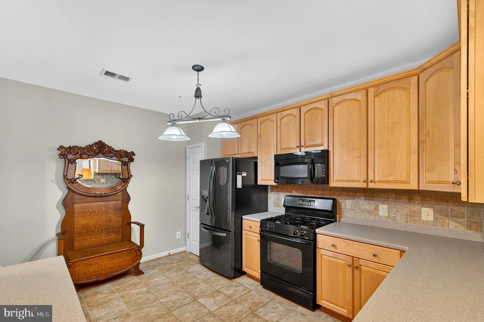 Property Slideshow image 6 of 41 | 20745 royal palace sq unit 207, Sterling, VA, 20165
