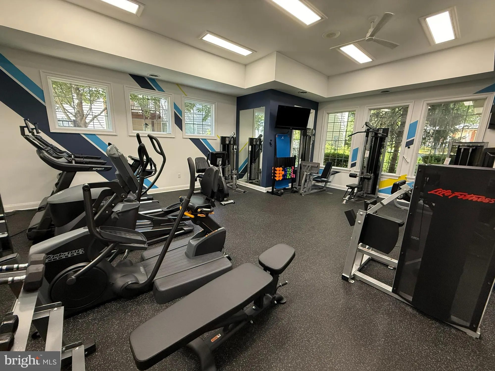 Property Slideshow image 37 of 41 | 20745 royal palace sq unit 207, Sterling, VA, 20165