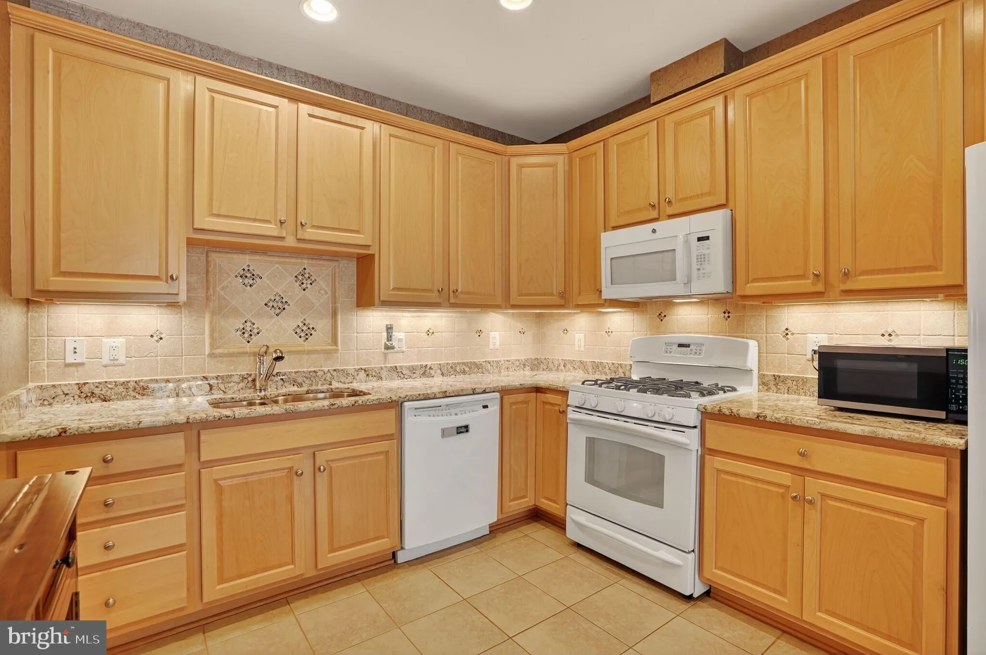 Property Slideshow image 17 of 37 | 20831 adams mill pl, Ashburn, VA, 20147