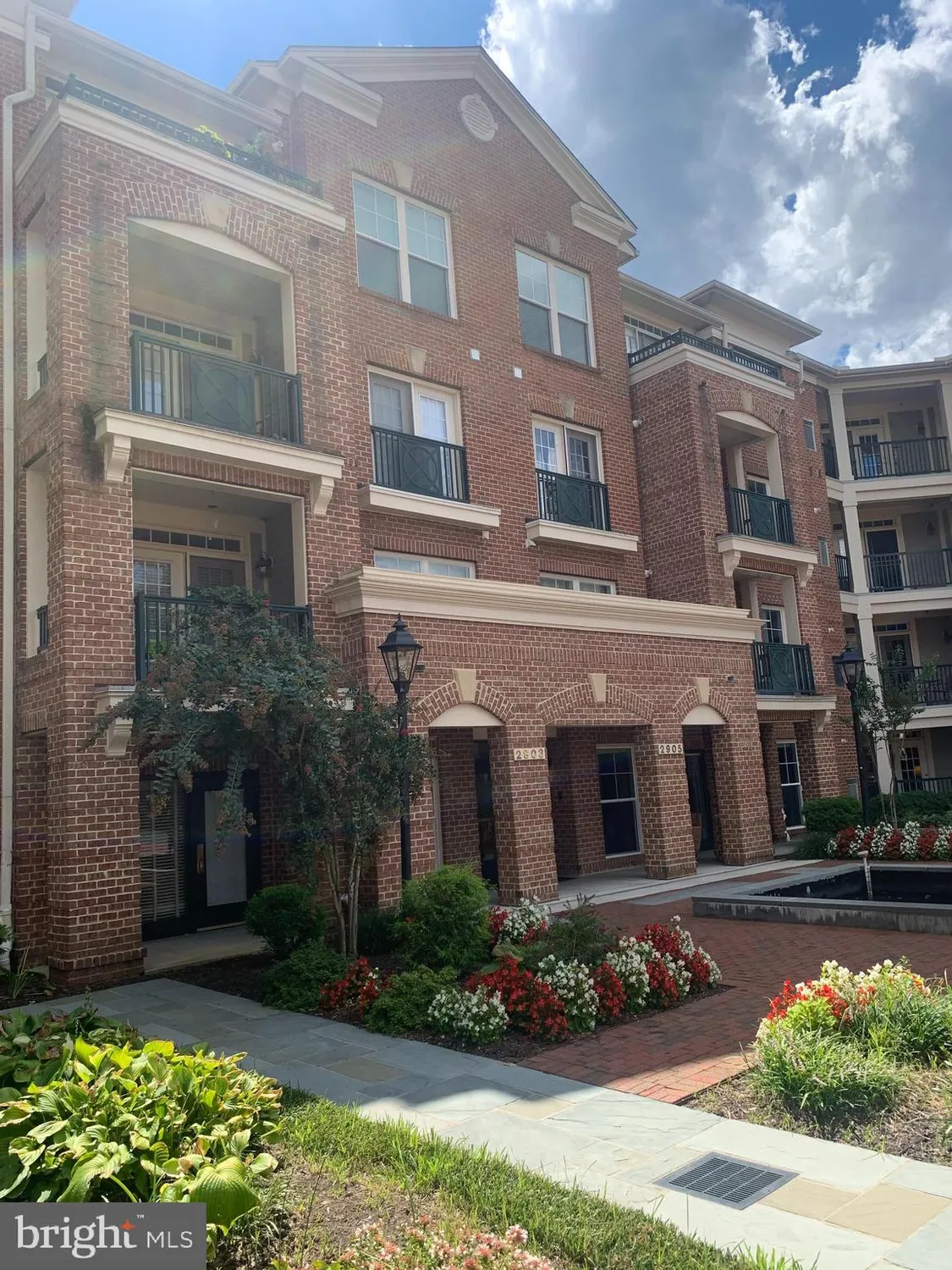 Property Slideshow image 3 of 24 | 2903 saintsbury plz 310, Fairfax, VA, 22031