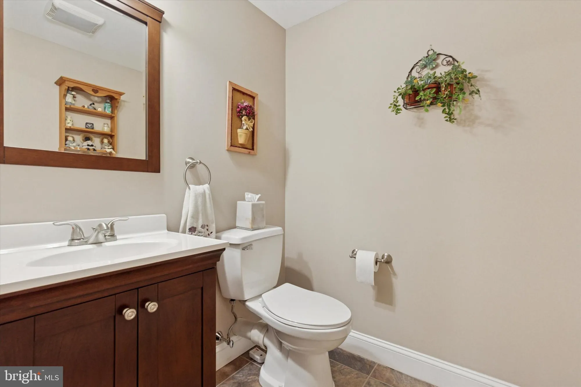 Property Slideshow image 41 of 55 | 107 caspian ln, Norristown, PA, 19403