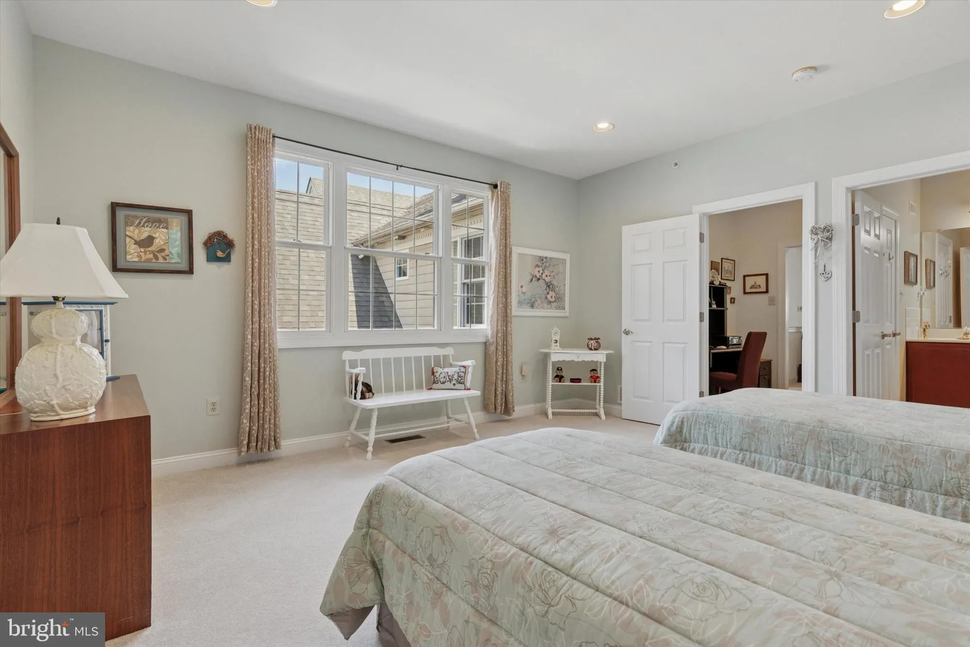 Property Slideshow image 36 of 55 | 107 caspian ln, Norristown, PA, 19403