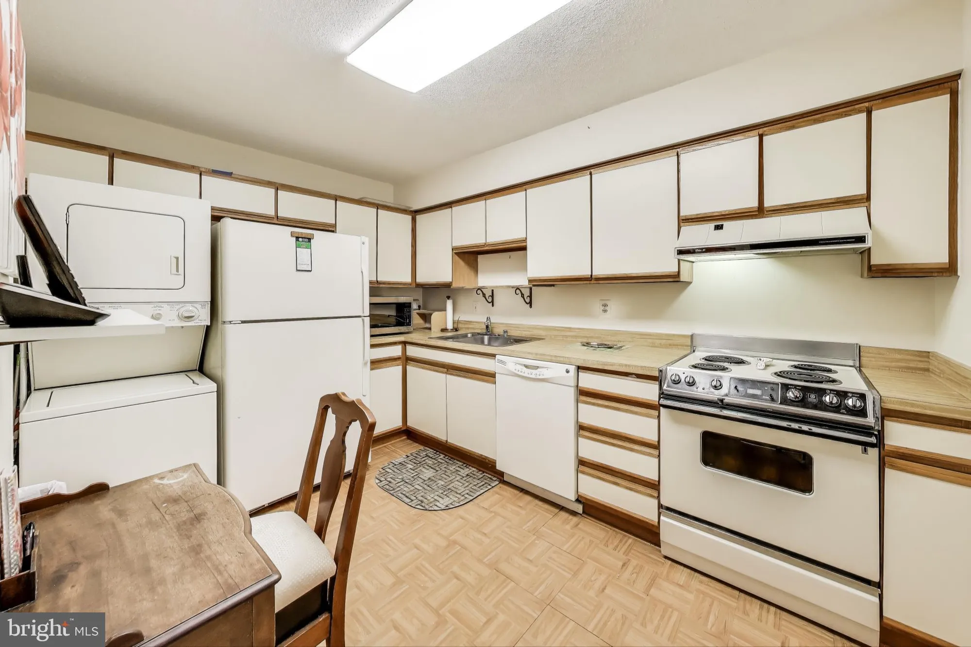 Property Slideshow image 7 of 34 | 3330 n leisure world blvd 5-1015, Silver Spring, MD, 20906