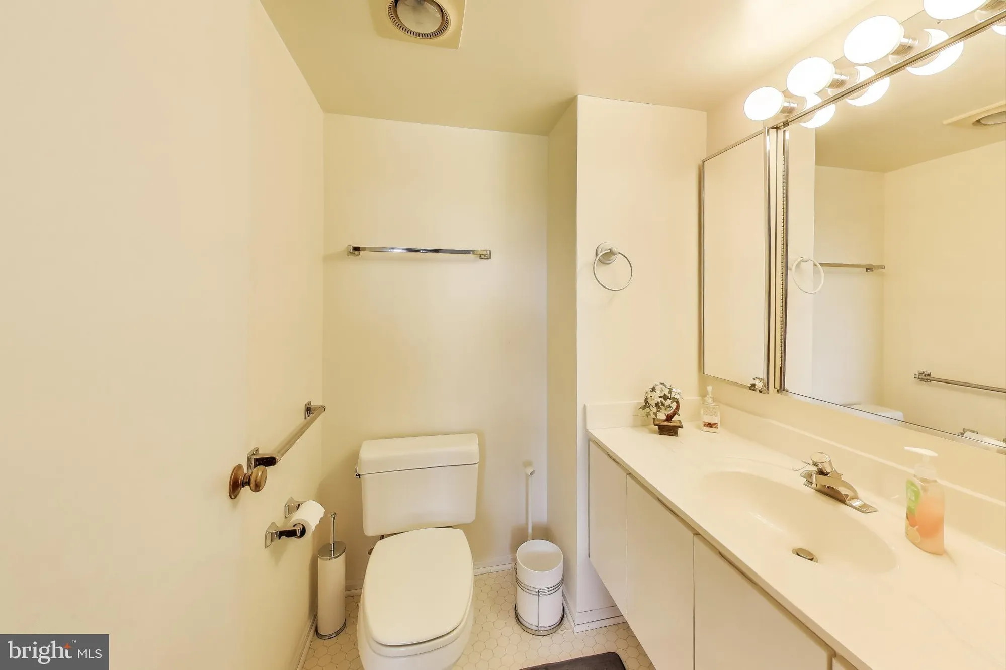 Property Slideshow image 16 of 34 | 3330 n leisure world blvd 5-1015, Silver Spring, MD, 20906