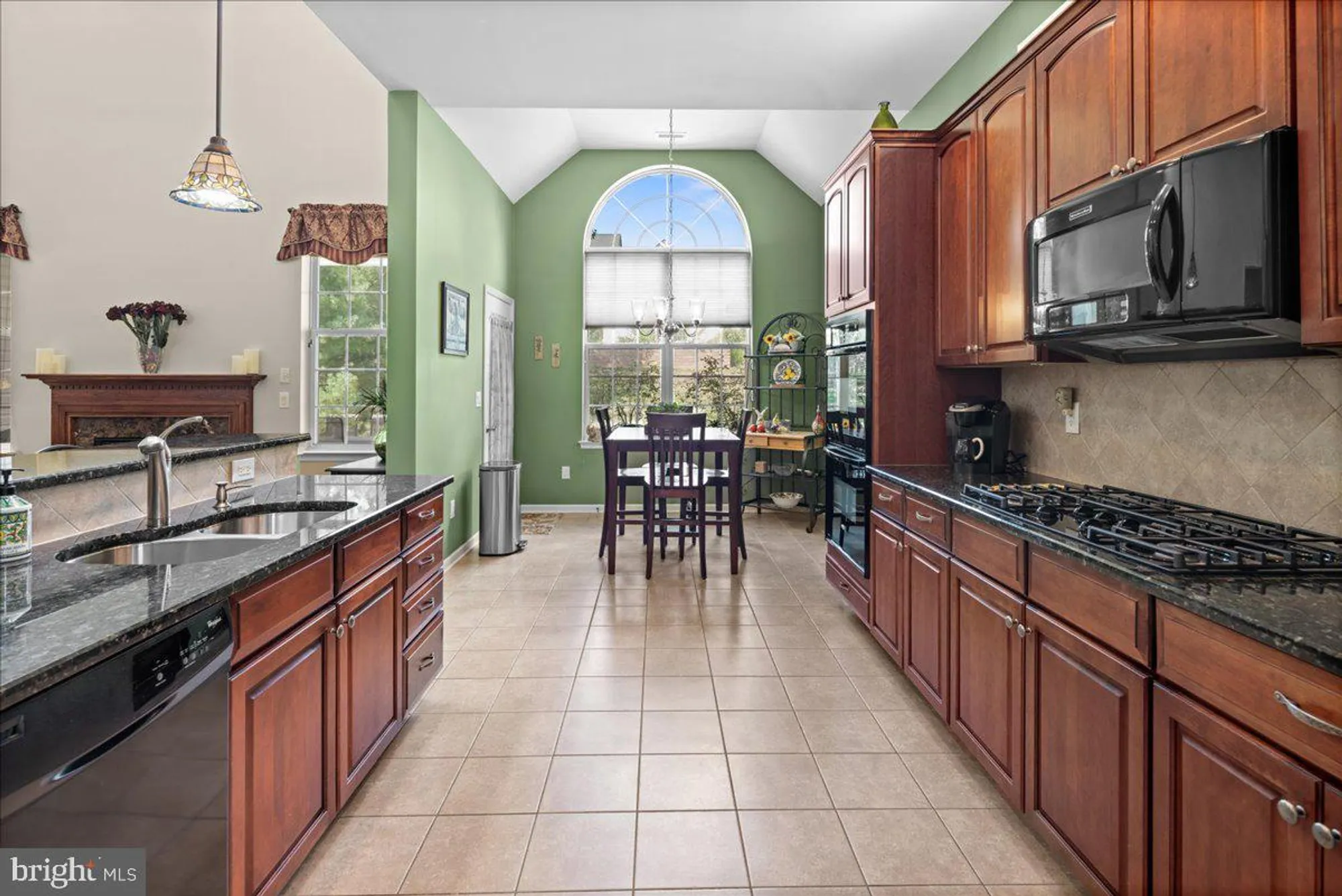 Property Slideshow image 32 of 68 | 118 andover dr, Kendall Park, NJ, 08824