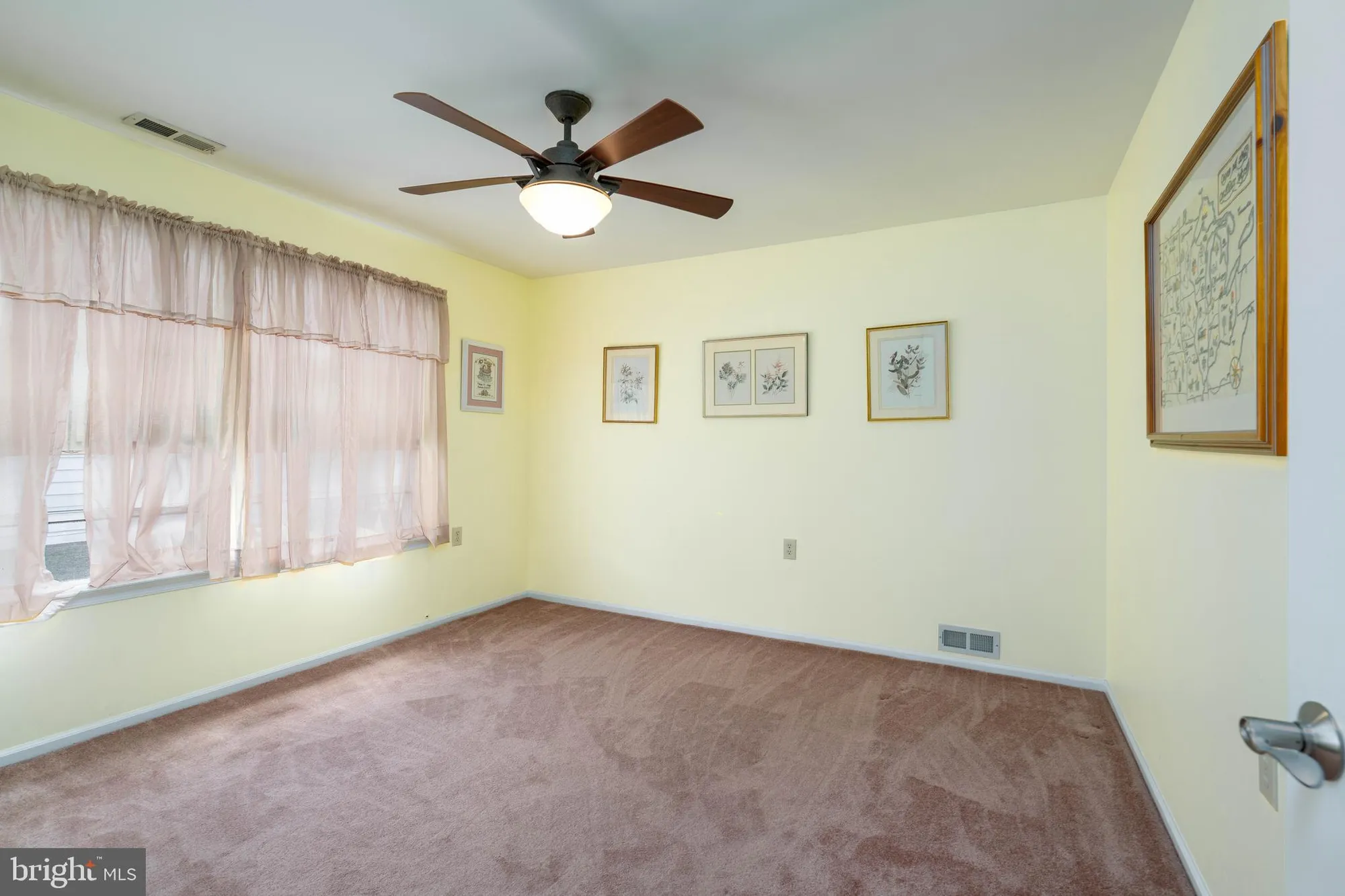 Property Slideshow image 13 of 23 | 985 westminster dr, Southampton, NJ, 08088