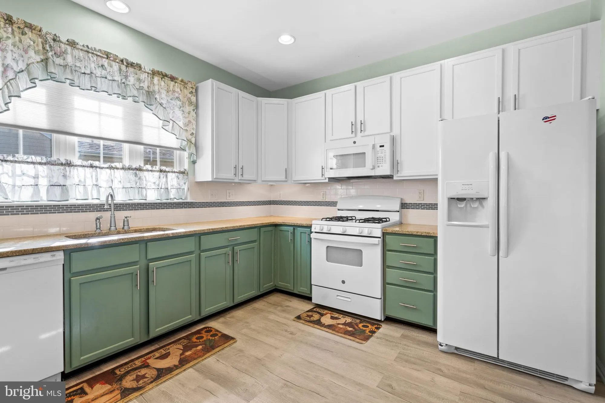 Property Slideshow image 14 of 37 | 24 tupelo ln, Langhorne, PA, 19047