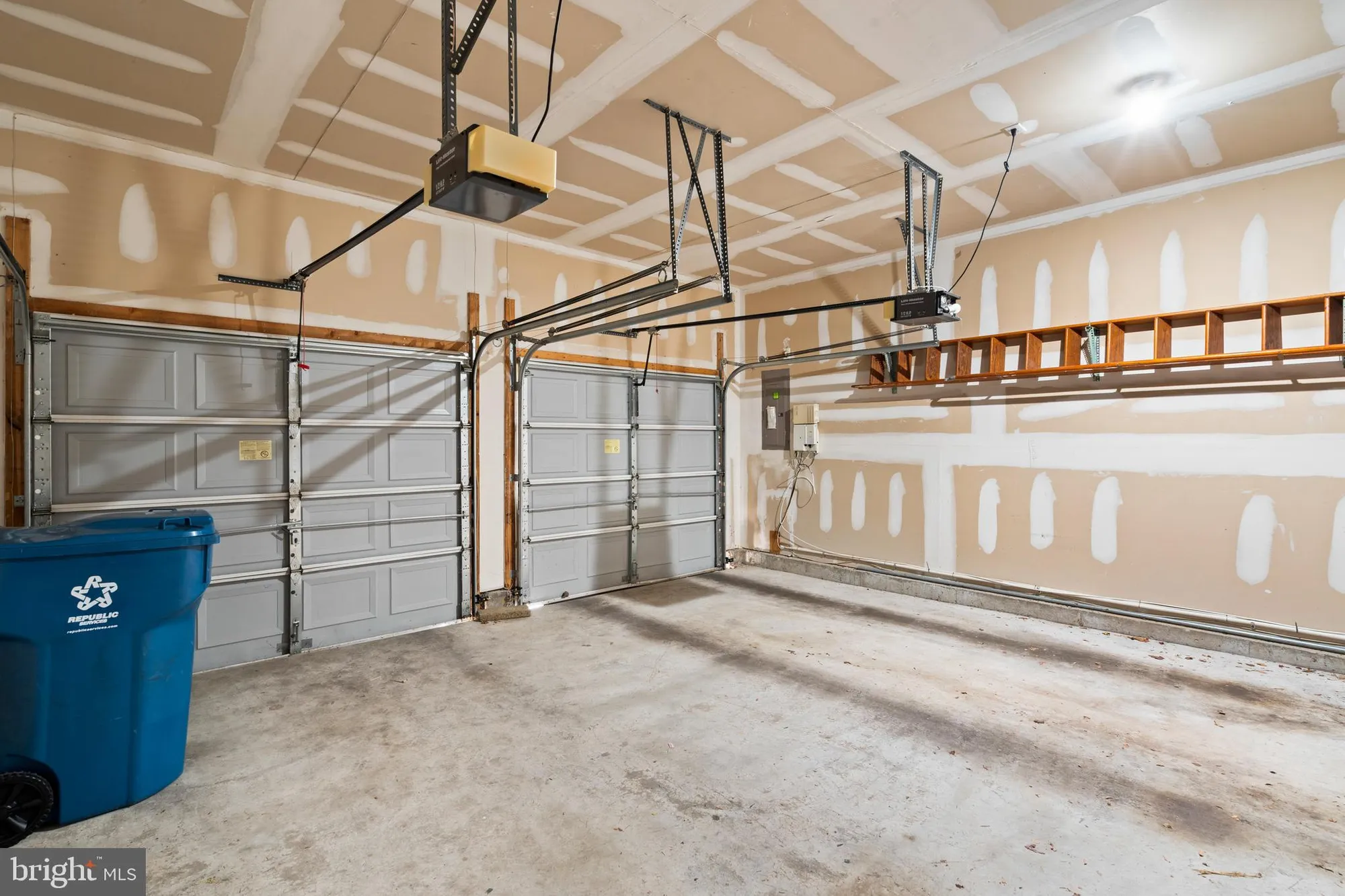 Property Slideshow image 27 of 37 | 24 tupelo ln, Langhorne, PA, 19047
