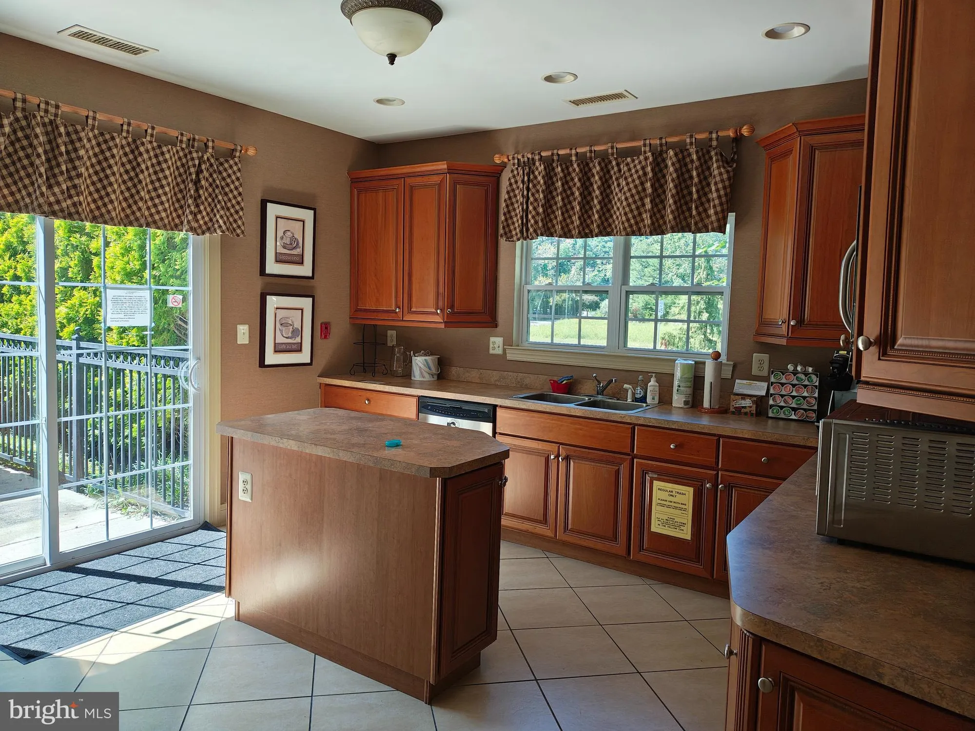 Property Slideshow image 51 of 57 | 4 woodcrest ct, Berlin, NJ, 08009