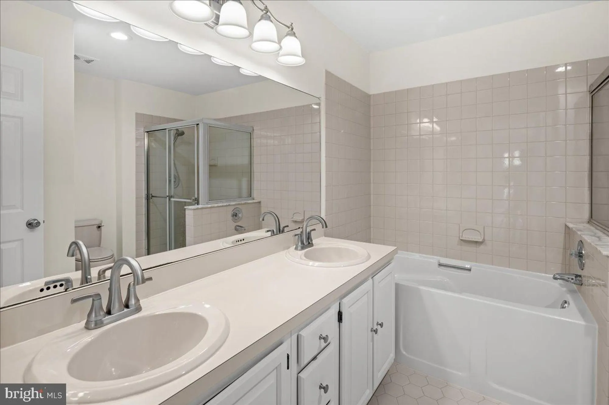 Property Slideshow image 31 of 56 | 90 winthrop rd # h, Monroe Township, NJ, 08831