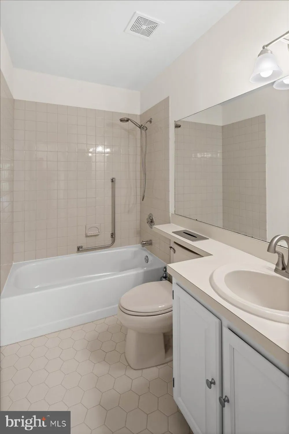 Property Slideshow image 26 of 56 | 90 winthrop rd # h, Monroe Township, NJ, 08831