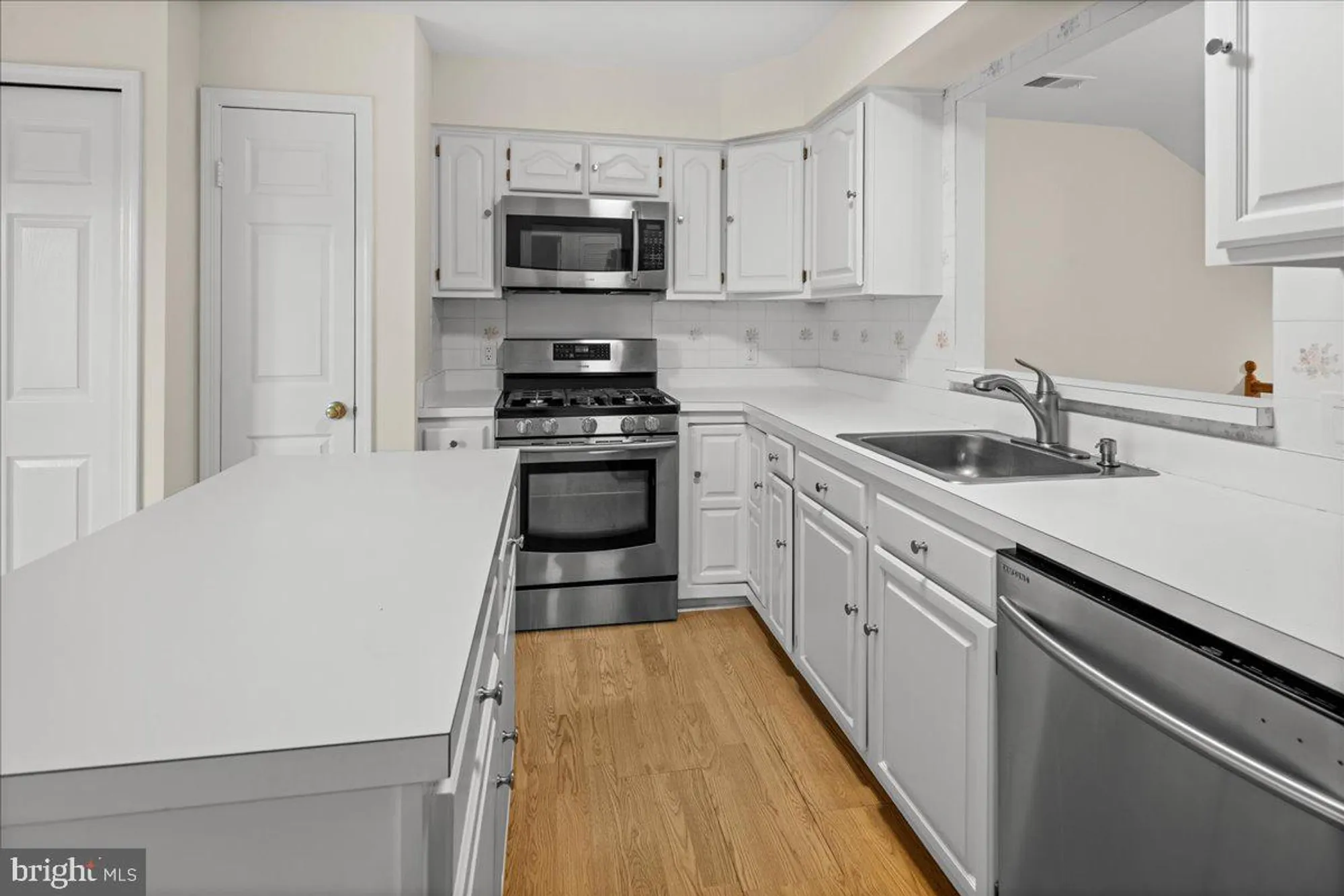 Property Slideshow image 12 of 56 | 90 winthrop rd # h, Monroe Township, NJ, 08831